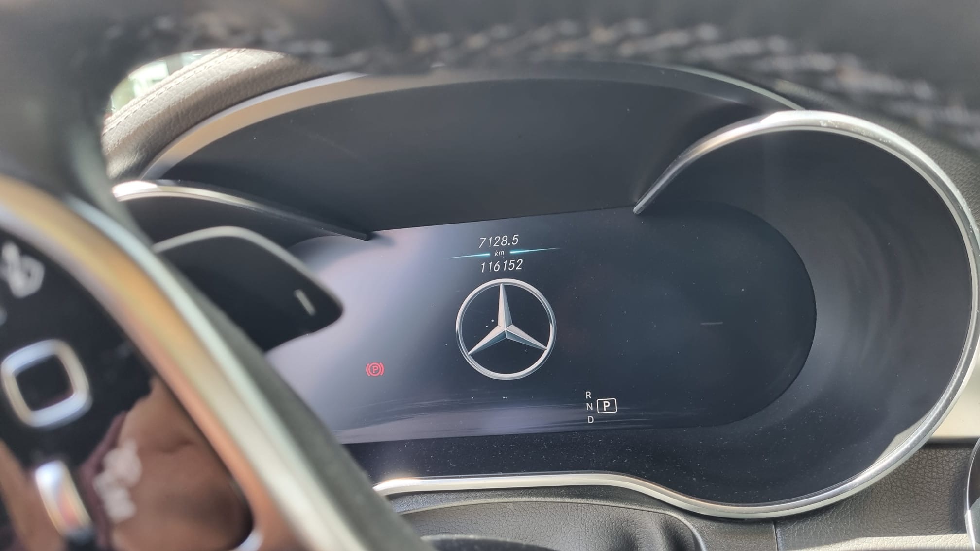 MERCEDES-BENZ GLC 300 — zdjęcie 12