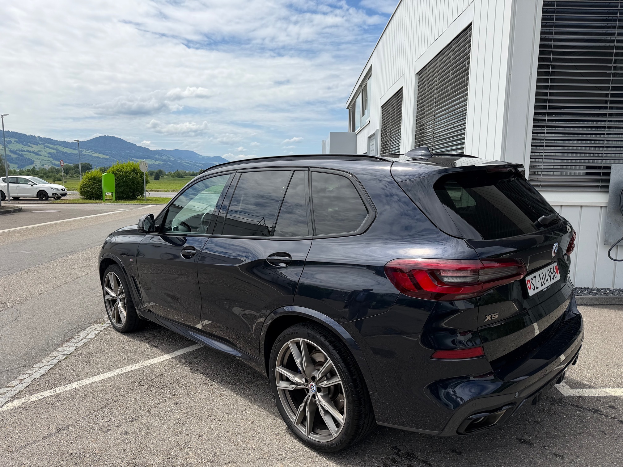 BMW X5 M50i — zdjęcie 9