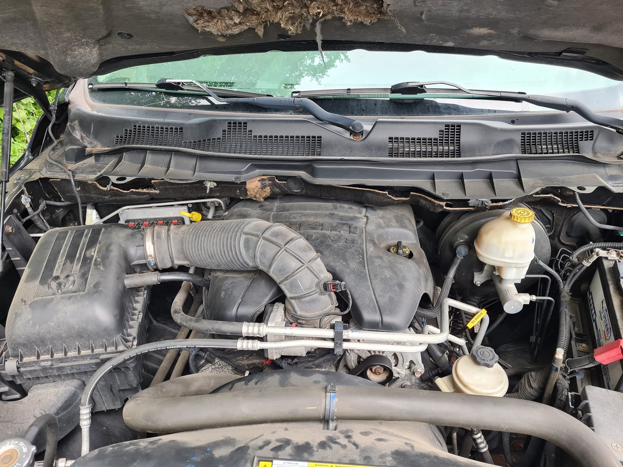 DODGE Ram 1500 Pick-up 5.7i-V8 Hemi 401 PS Laramie 4x4 AWD 8-Gang Automat — zdjęcie 12