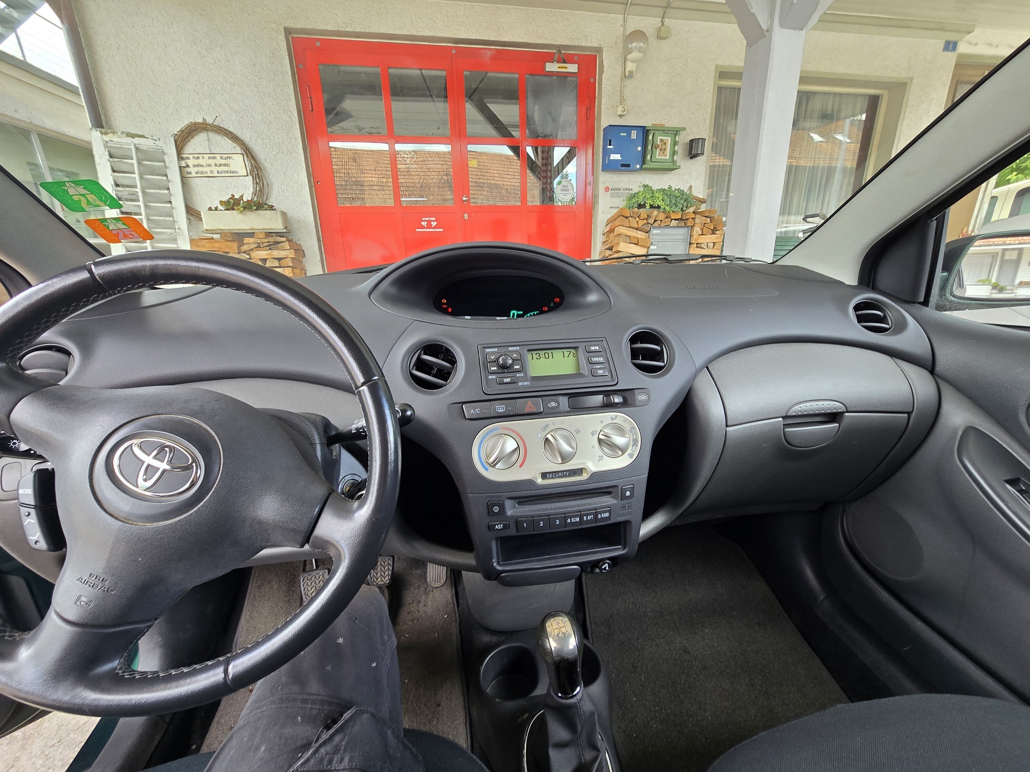 TOYOTA Yaris 1.3 — zdjęcie 6