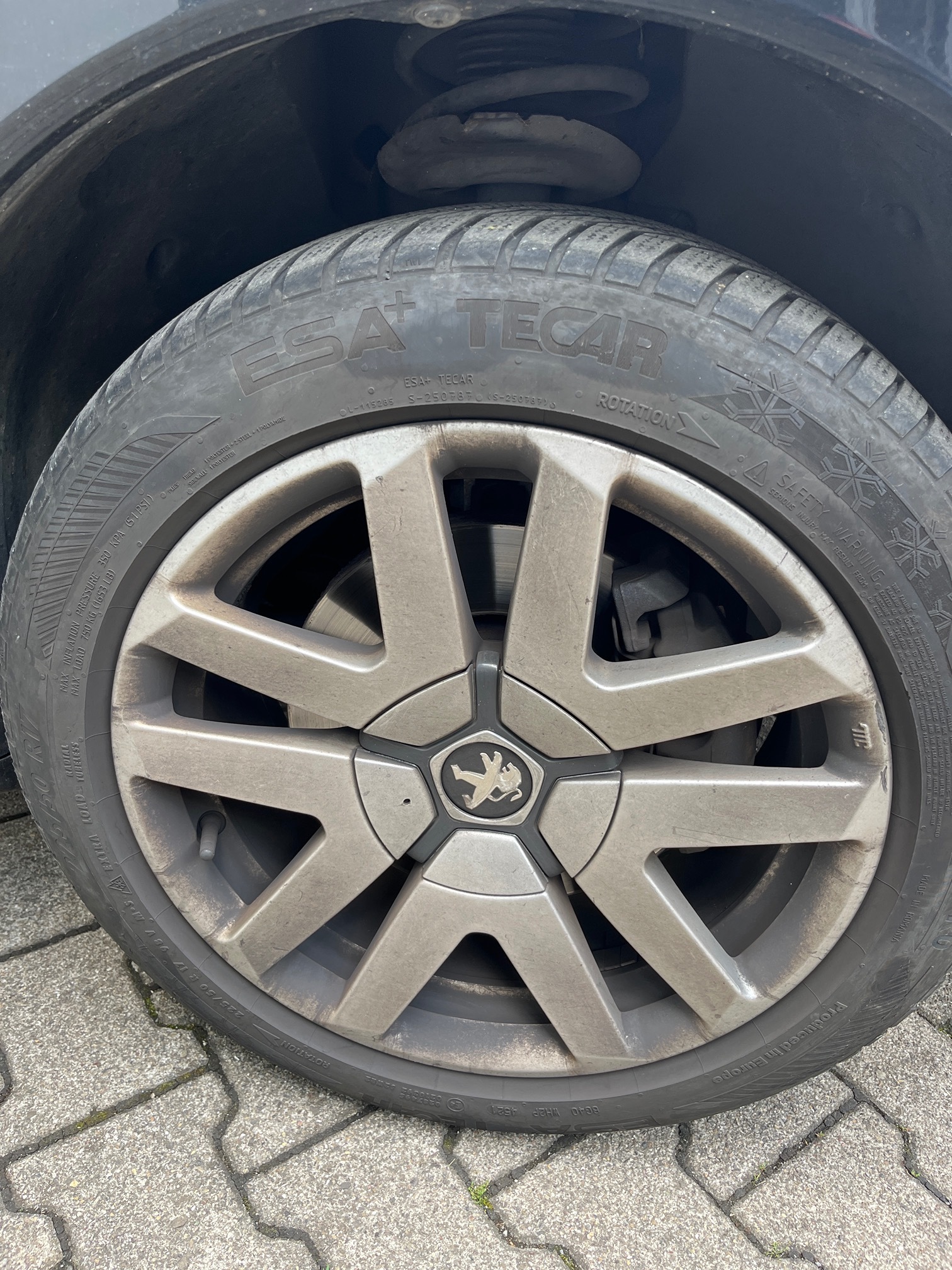 PEUGEOT 3008 HYbrid4 — zdjęcie 9