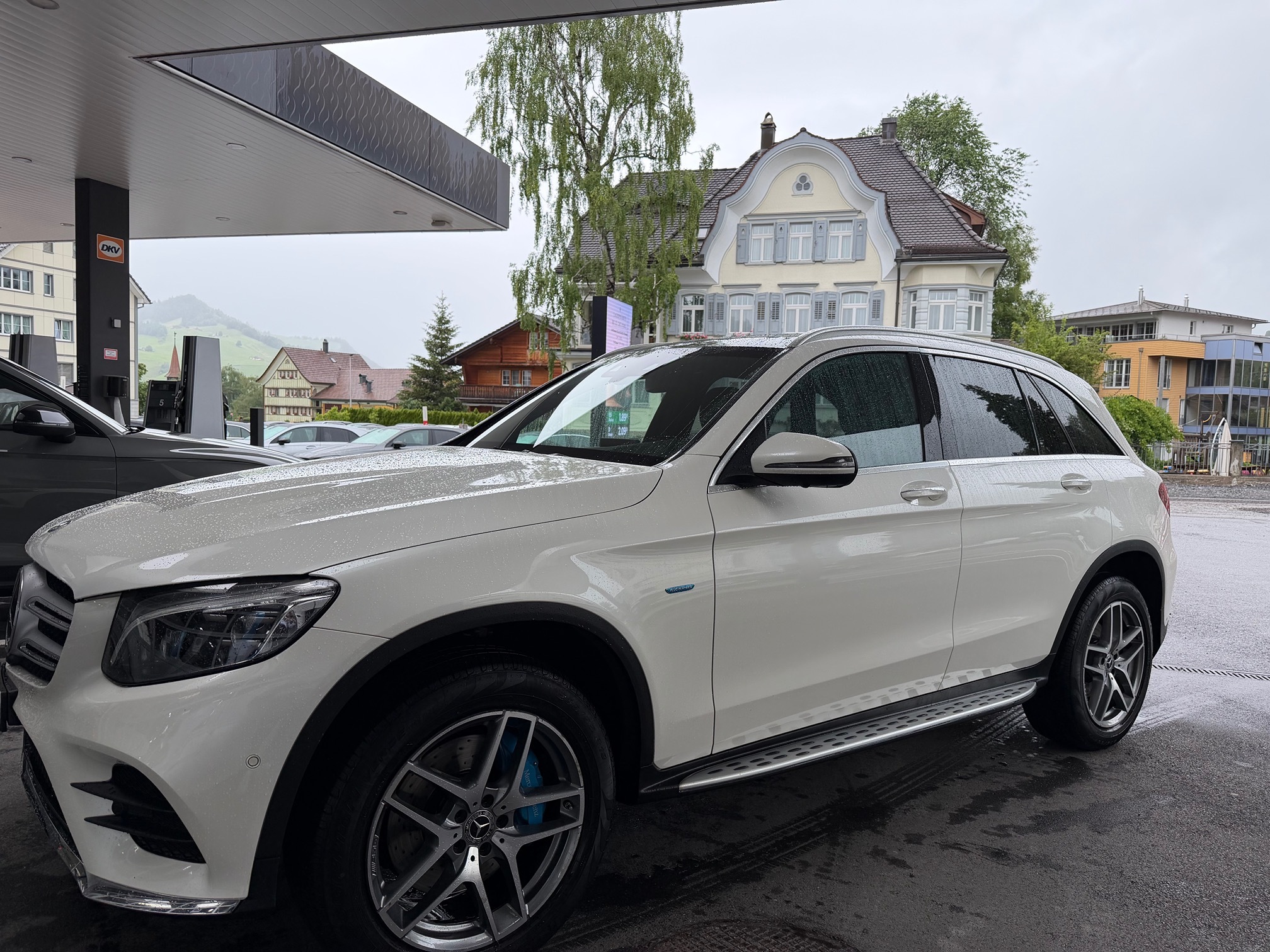 MERCEDES-BENZ GLC 350e — zdjęcie 1