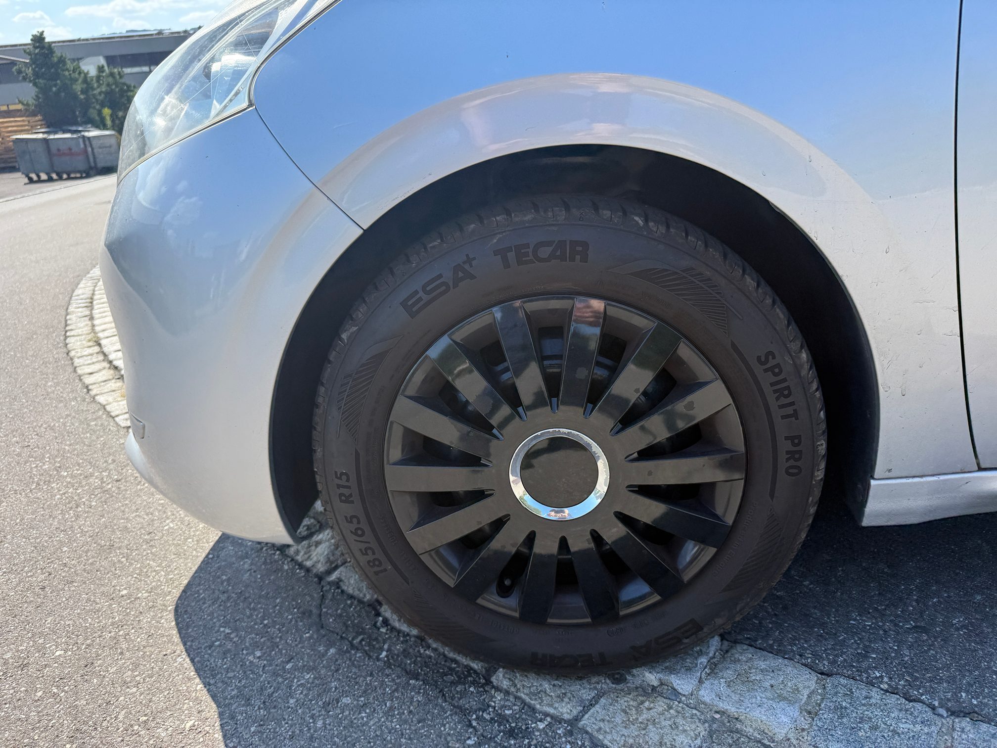 PEUGEOT 208 1.4 — zdjęcie 11