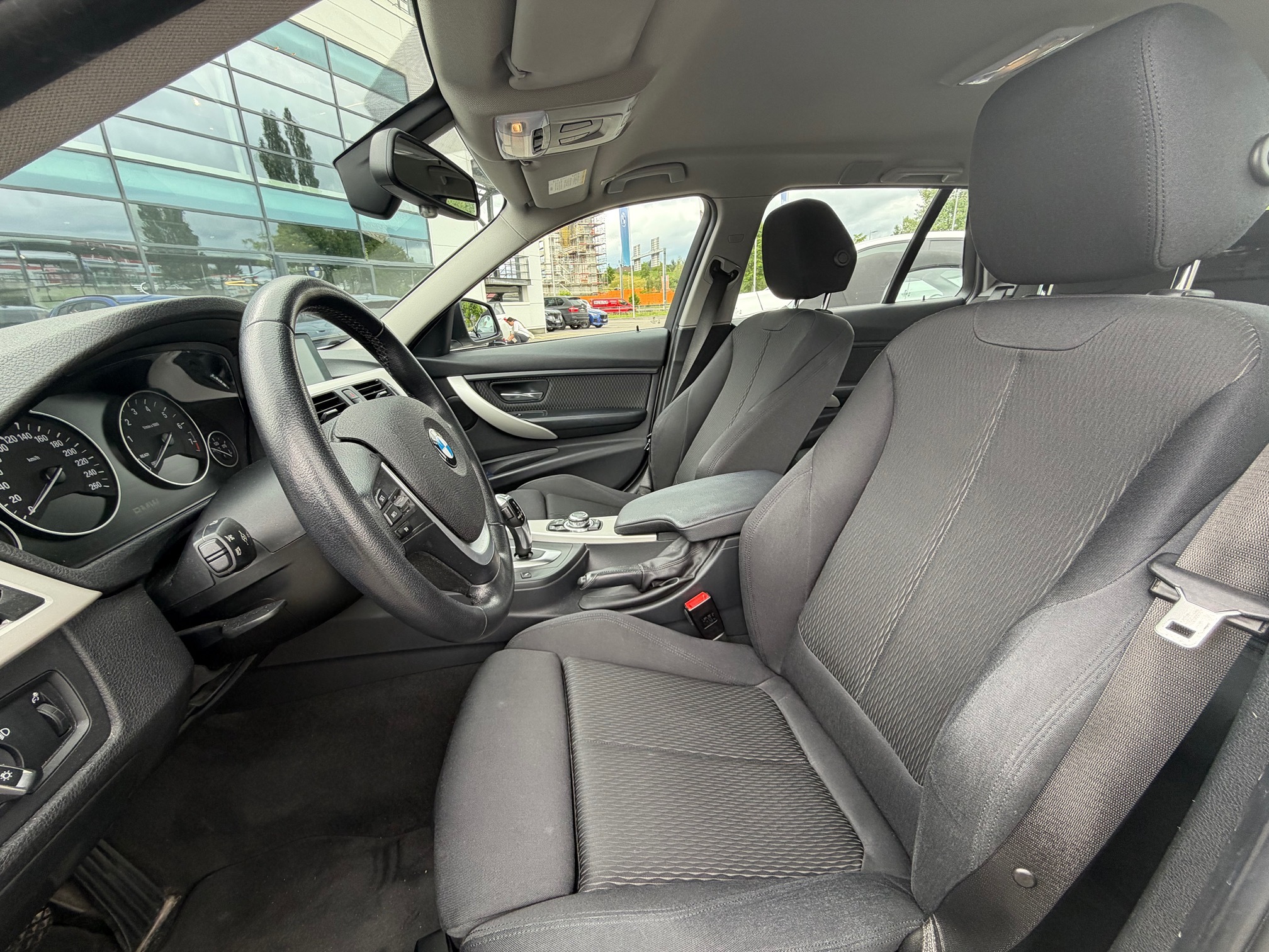 BMW 320i xDrive — zdjęcie 10