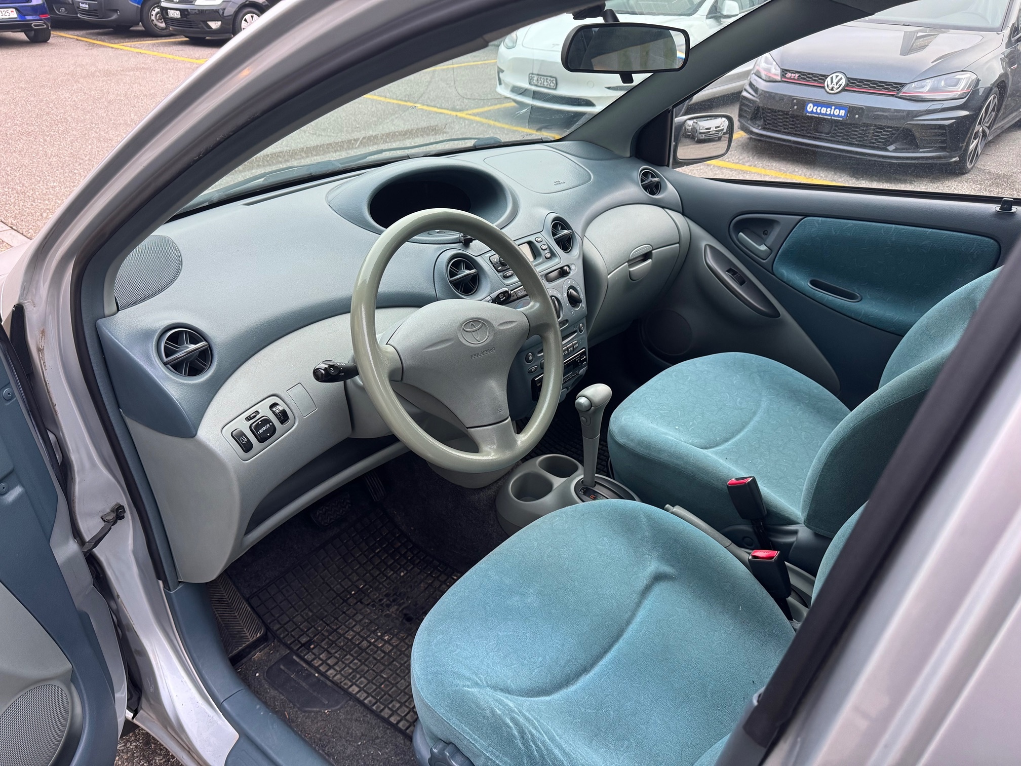 TOYOTA YARIS 1.3 — zdjęcie 11