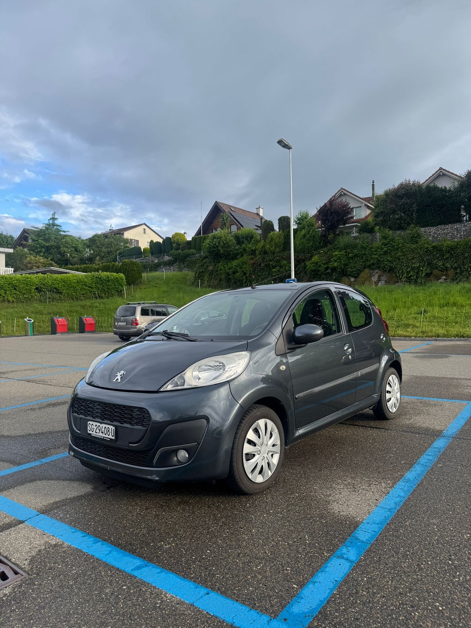 PEUGEOT 107 1.0i — zdjęcie 1