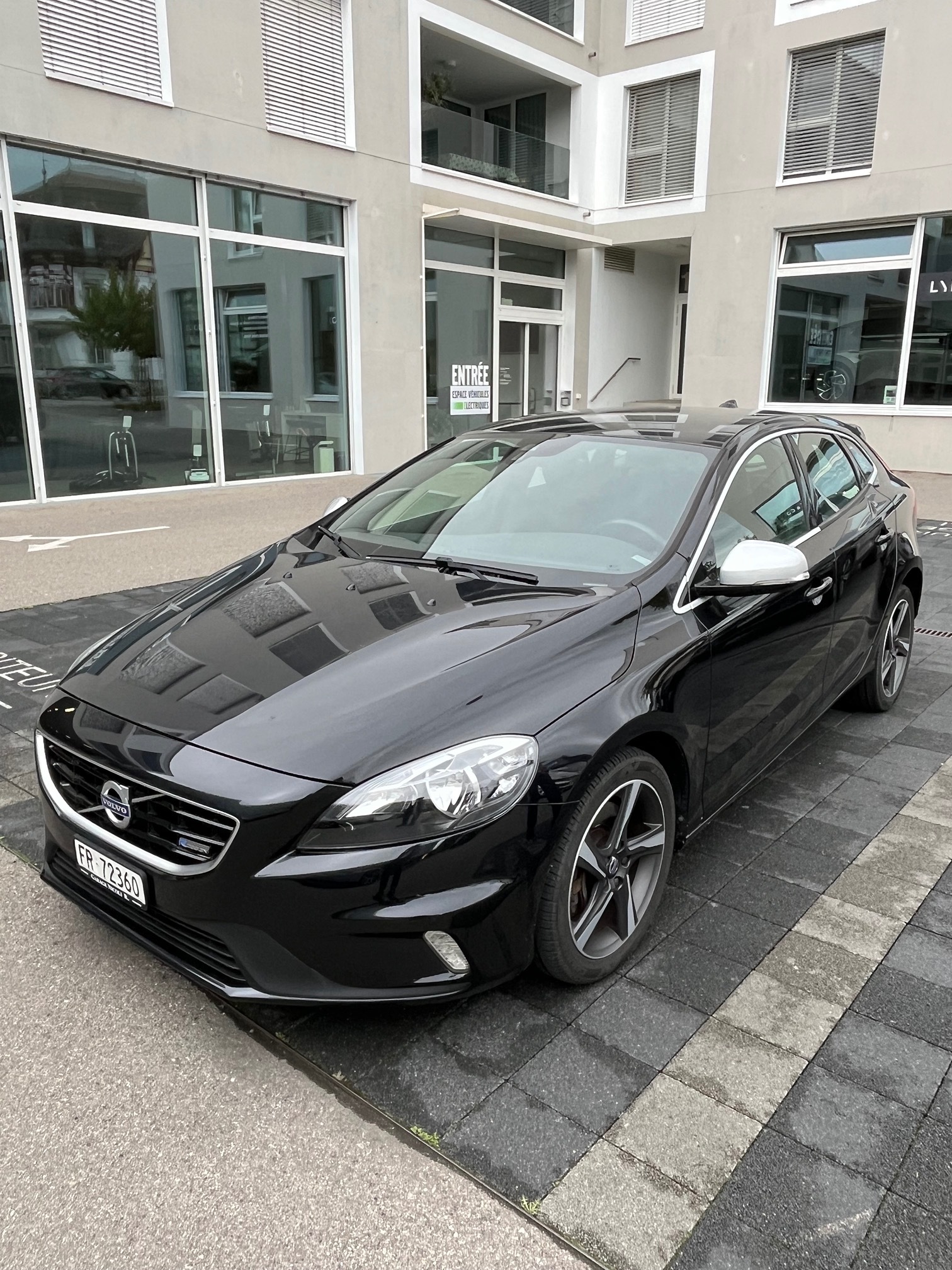 VOLVO V40 D3 — zdjęcie 1