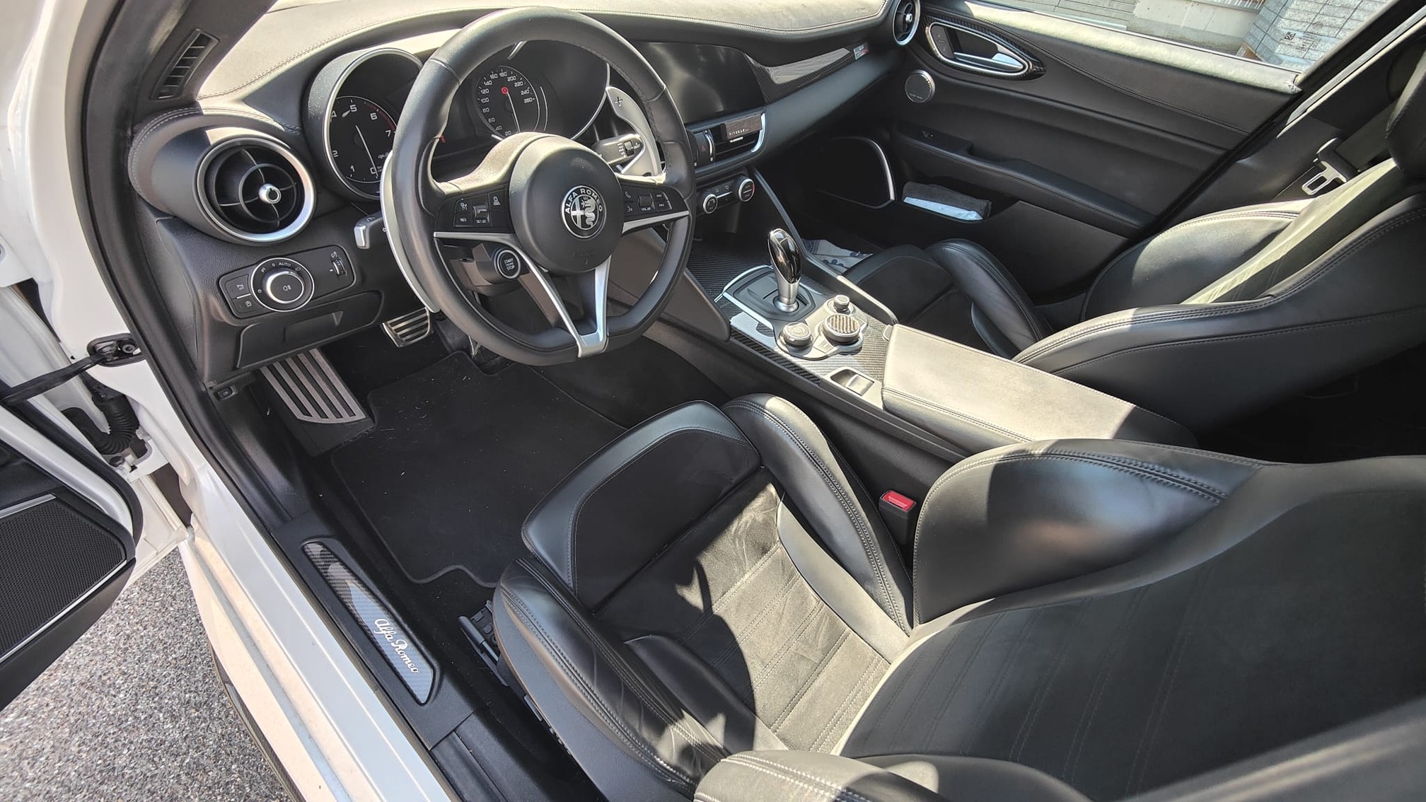 ALFA ROMEO Giulia 2.0 Q4 — zdjęcie 7