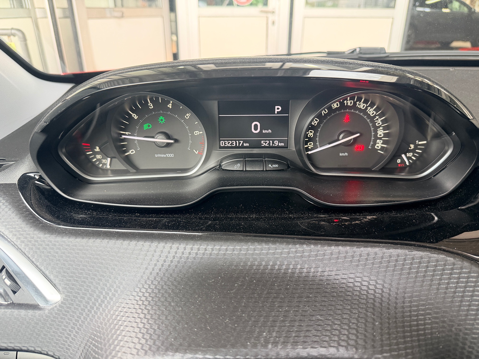 PEUGEOT 208 1.2i STT — zdjęcie 14