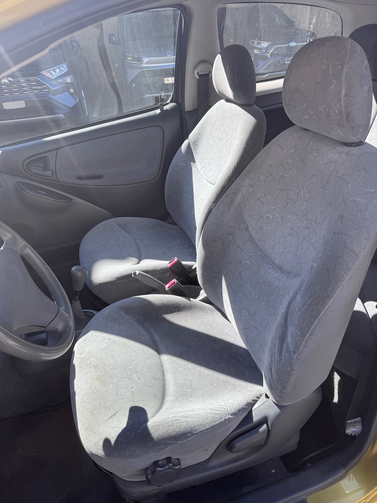 TOYOTA Yaris 1.0 — zdjęcie 7