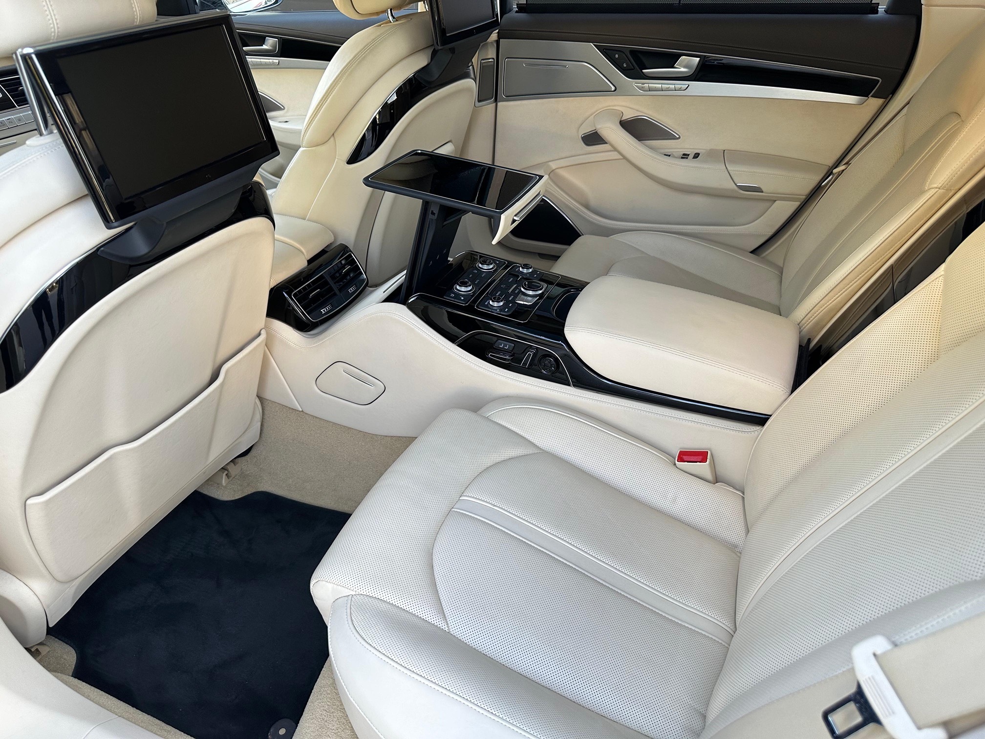 AUDI A8 L 4.0 TFSI — zdjęcie 8