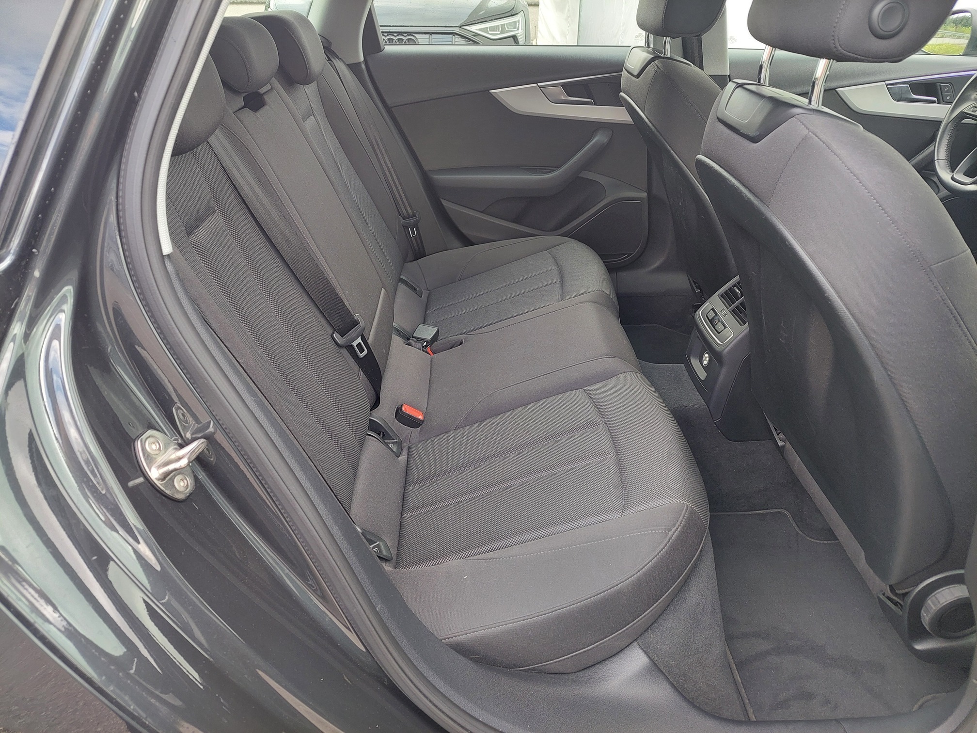 AUDI A4 AV 40 TDI quattro  — zdjęcie 8