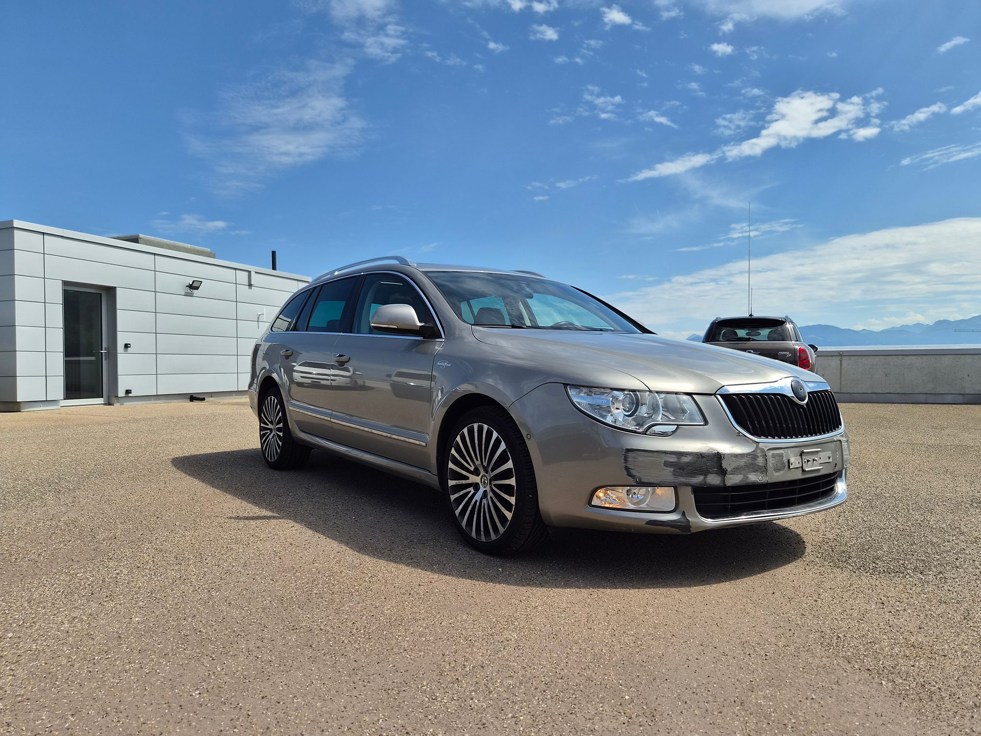 SKODA Superb 2.0 TDI — zdjęcie 2