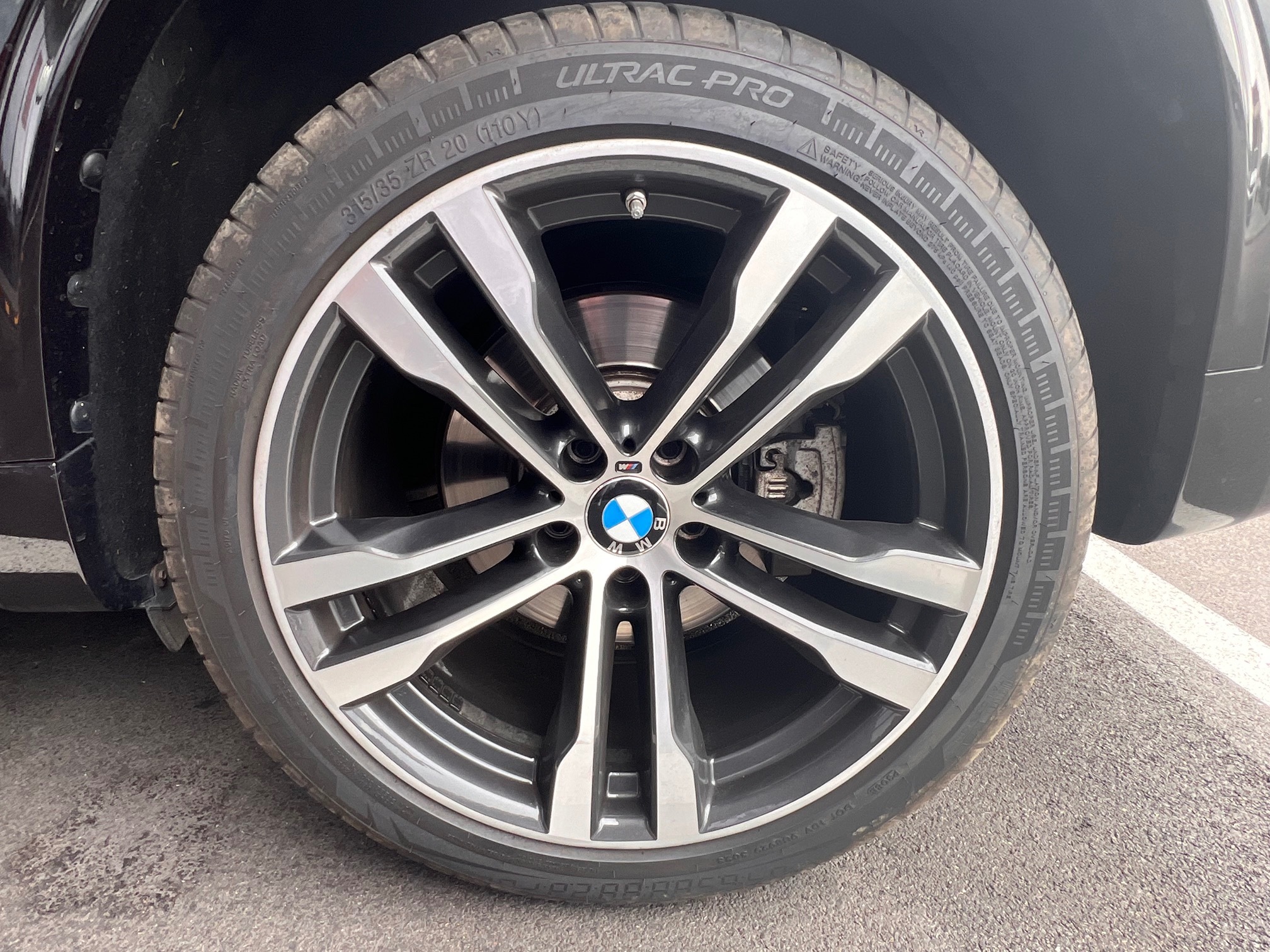BMW X5 M50d — zdjęcie 12