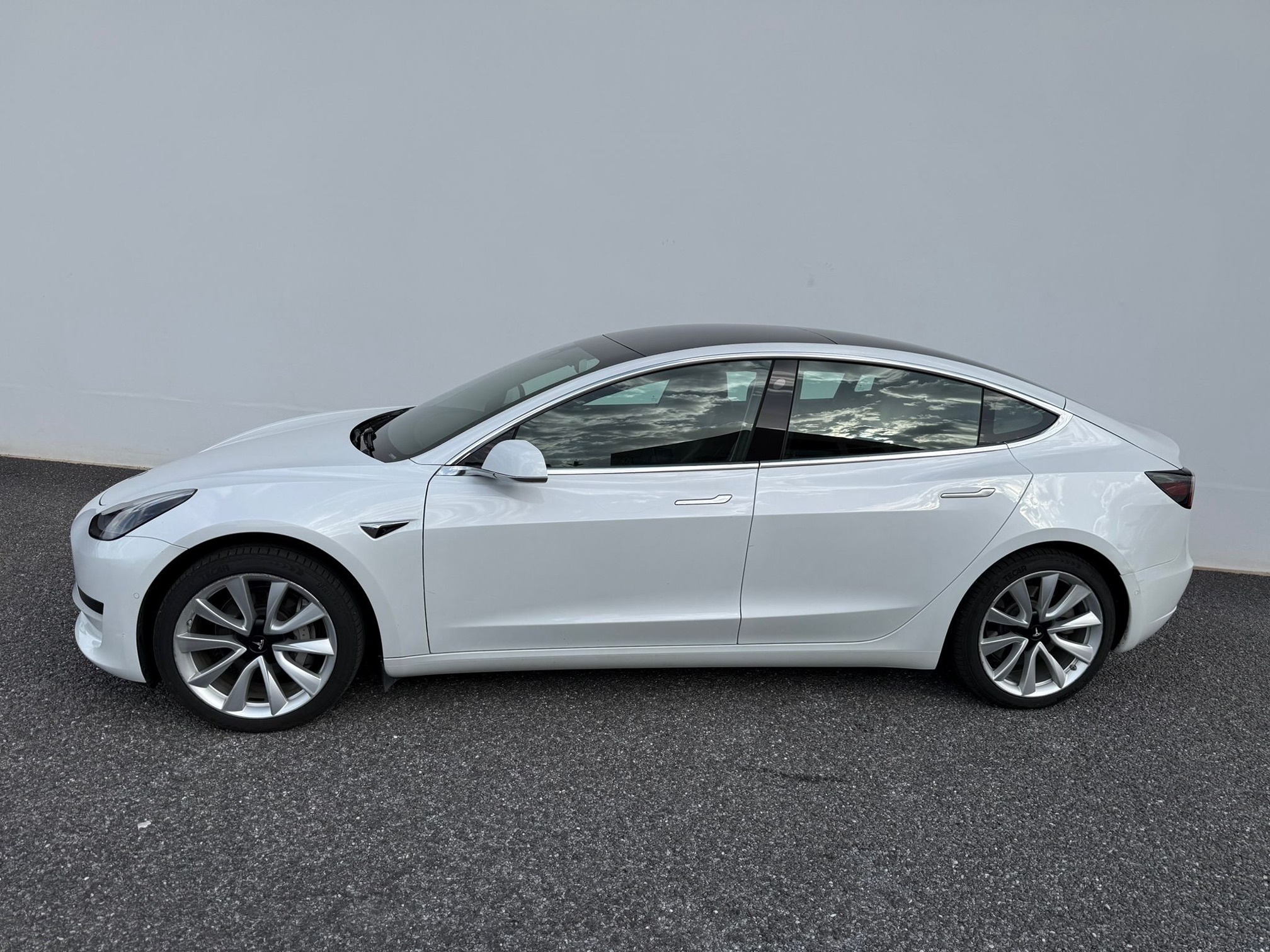 TESLA Model 3 SR P — zdjęcie 3