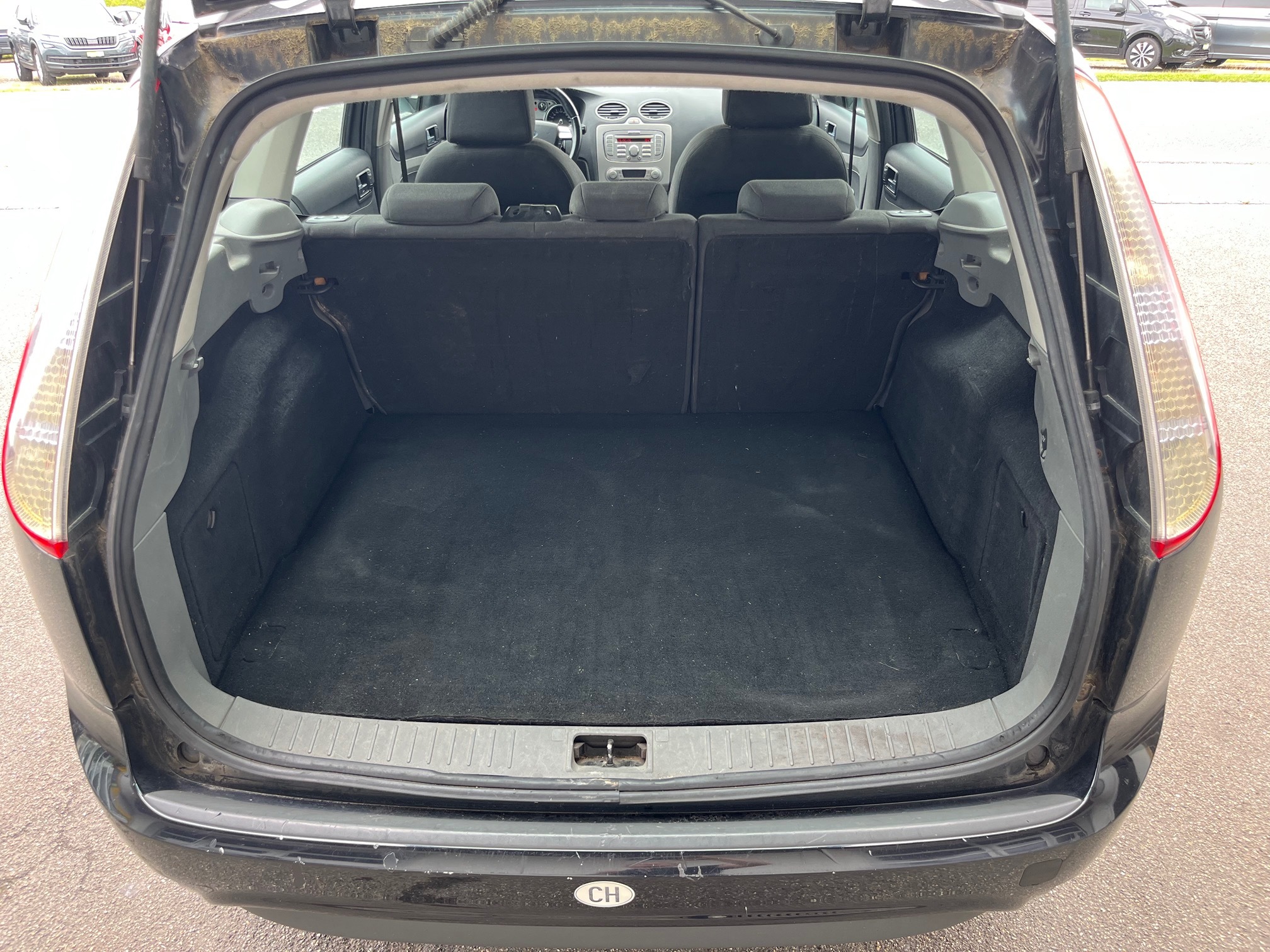 FORD Focus 1.6i 16V — zdjęcie 10