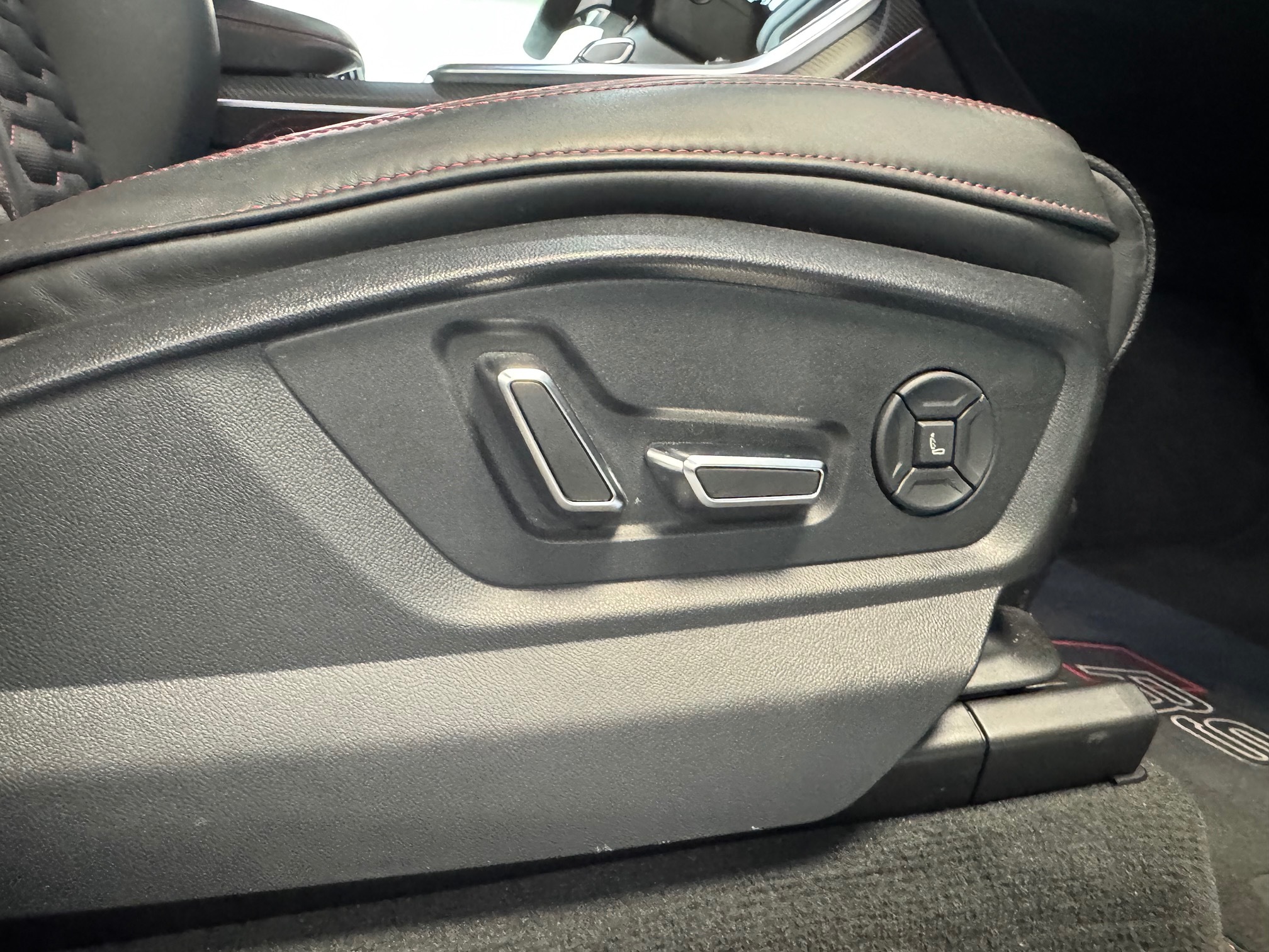 AUDI RS Q8 — zdjęcie 11