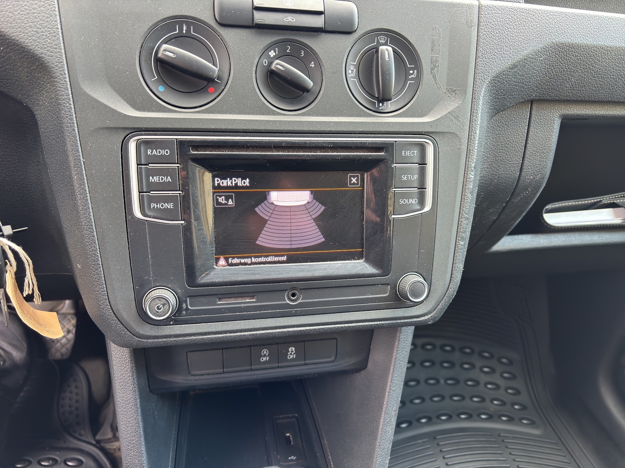 VW CaddyMax 2.0TDI4M — zdjęcie 14