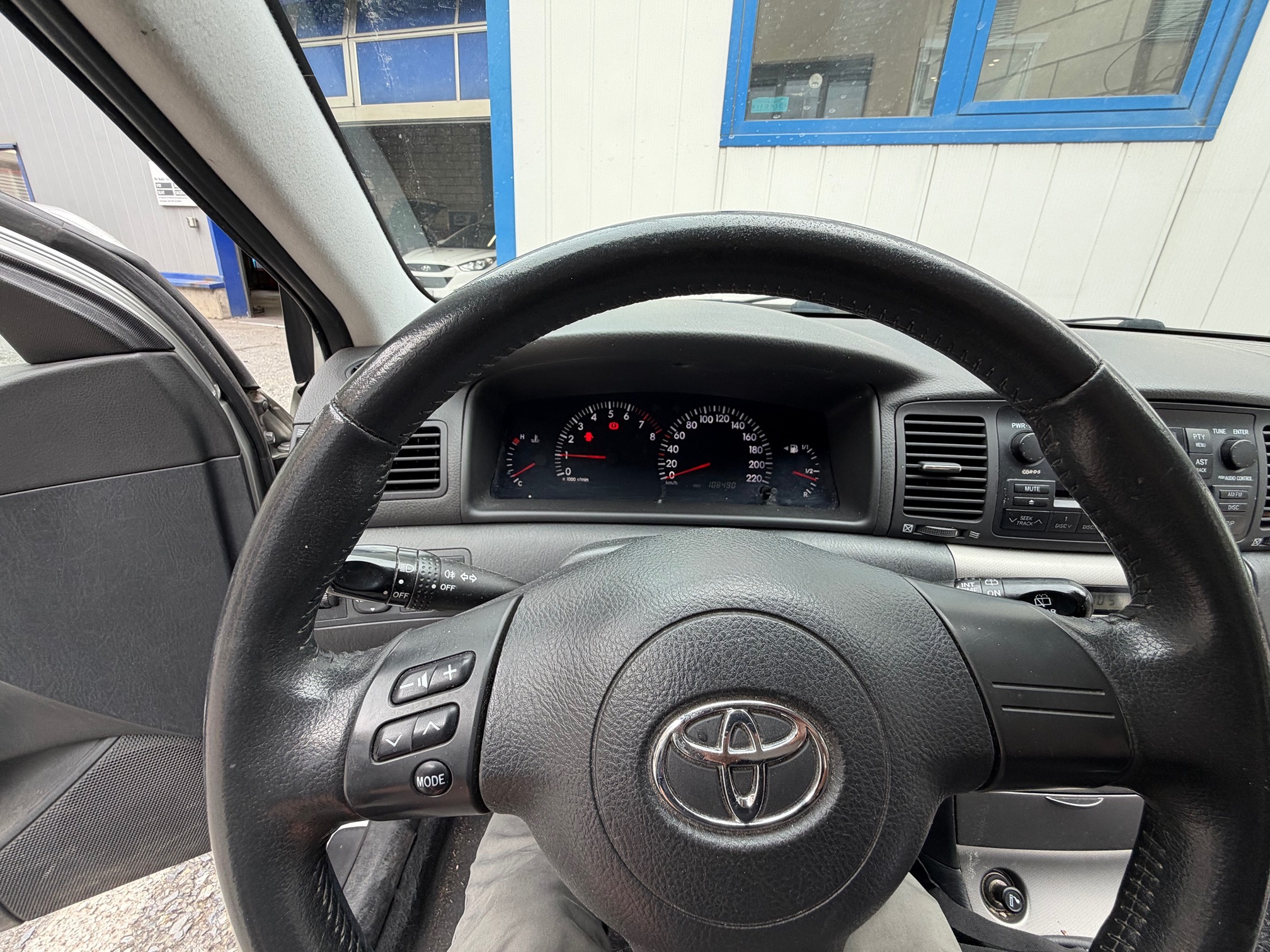 TOYOTA Corolla 1.6 — zdjęcie 11