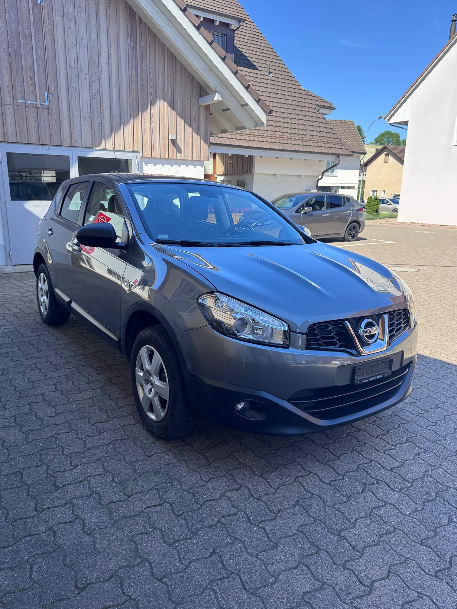 NISSAN Qashqai 1.6 — zdjęcie 1