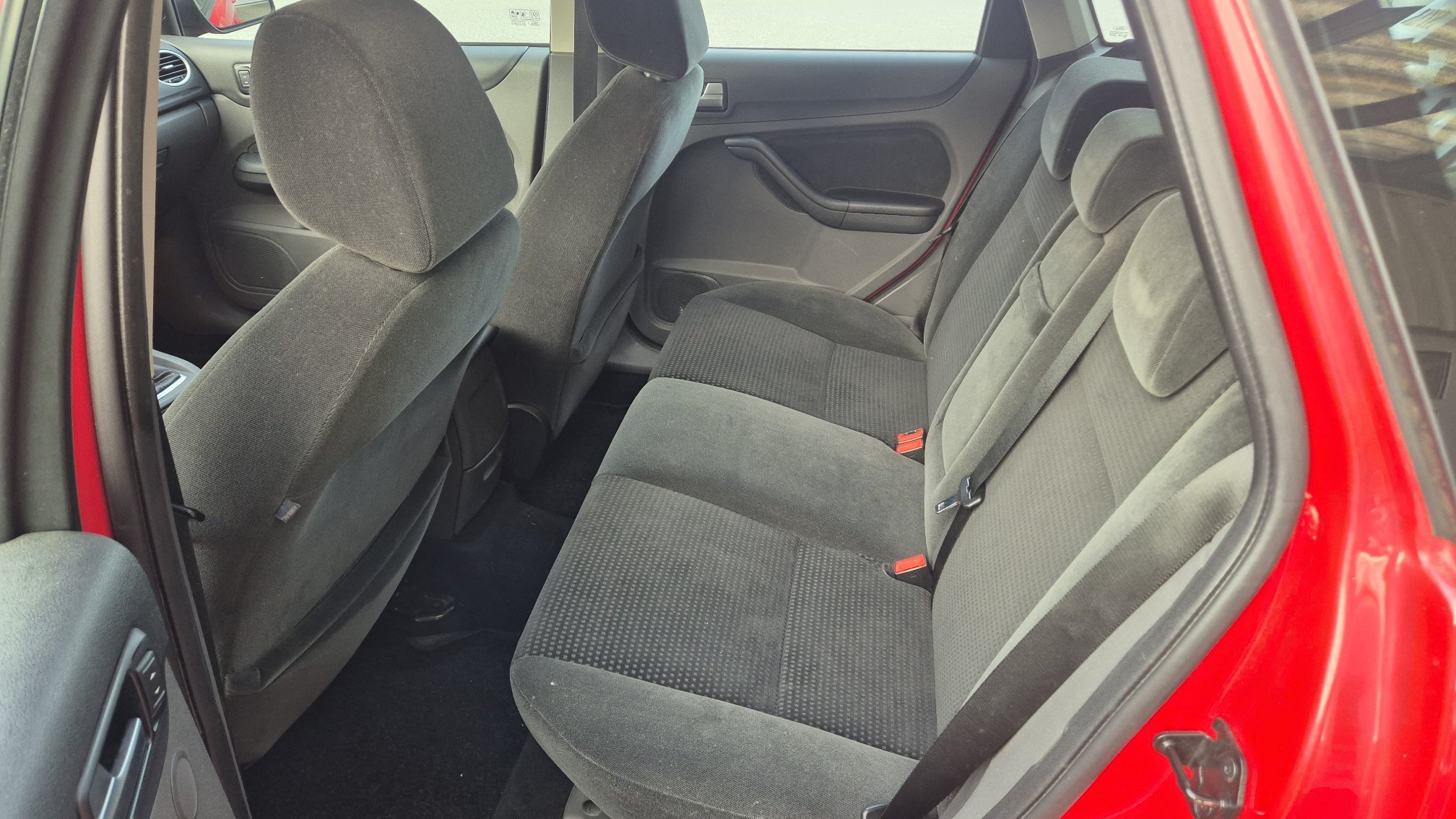 FORD FOCUS 2.0I 16V — zdjęcie 12