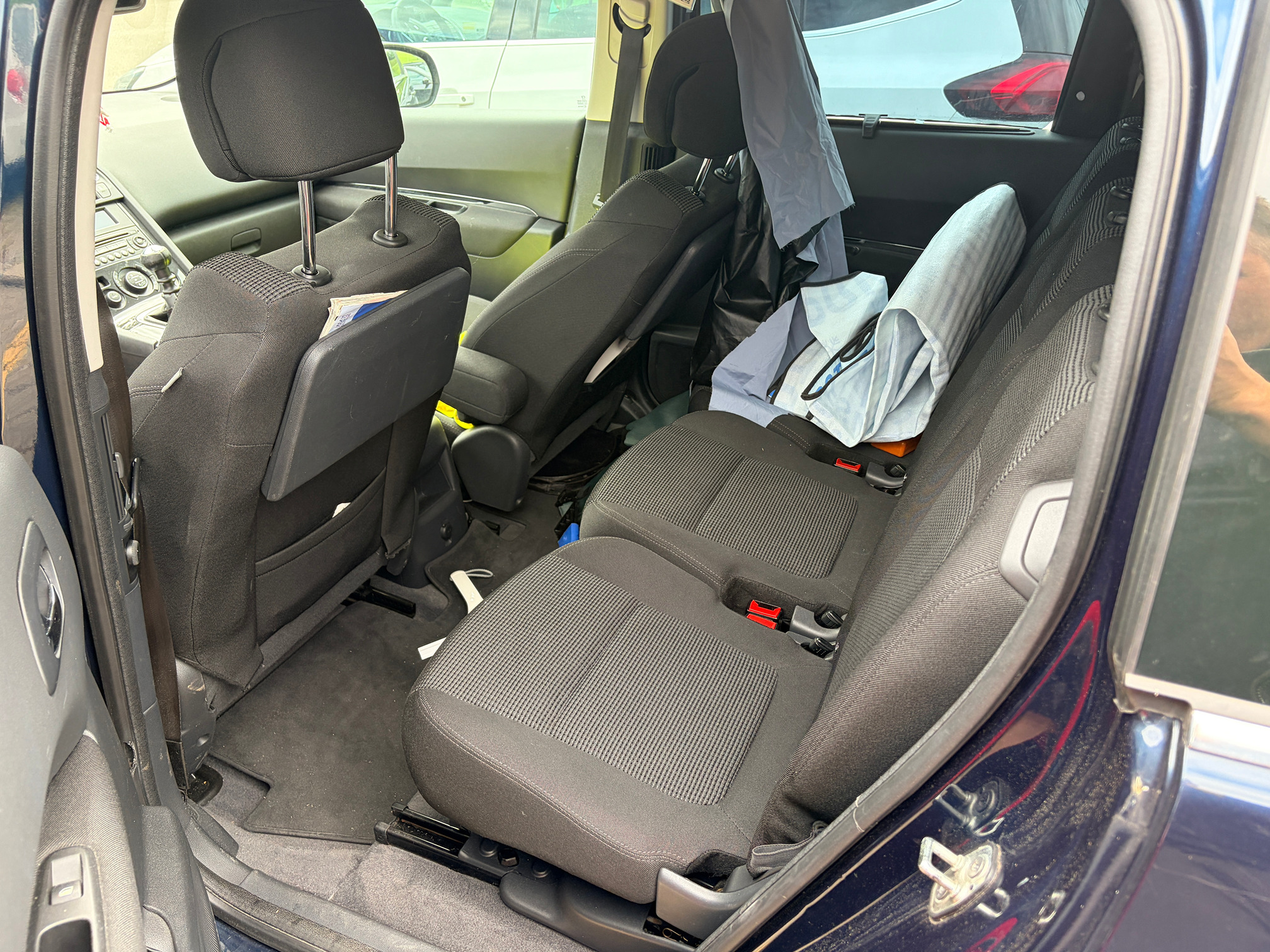 PEUGEOT 5008 1.6i Turbo — zdjęcie 7