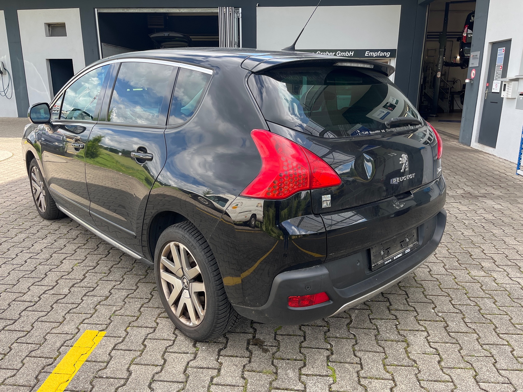 PEUGEOT 3008 HYbrid4 — zdjęcie 5