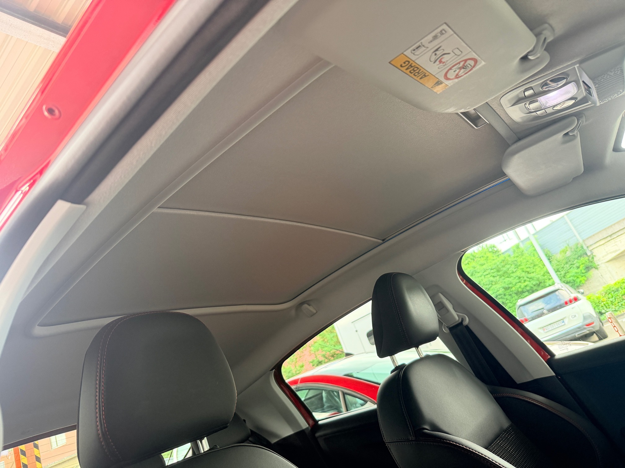 PEUGEOT 208 1.2i STT — zdjęcie 12