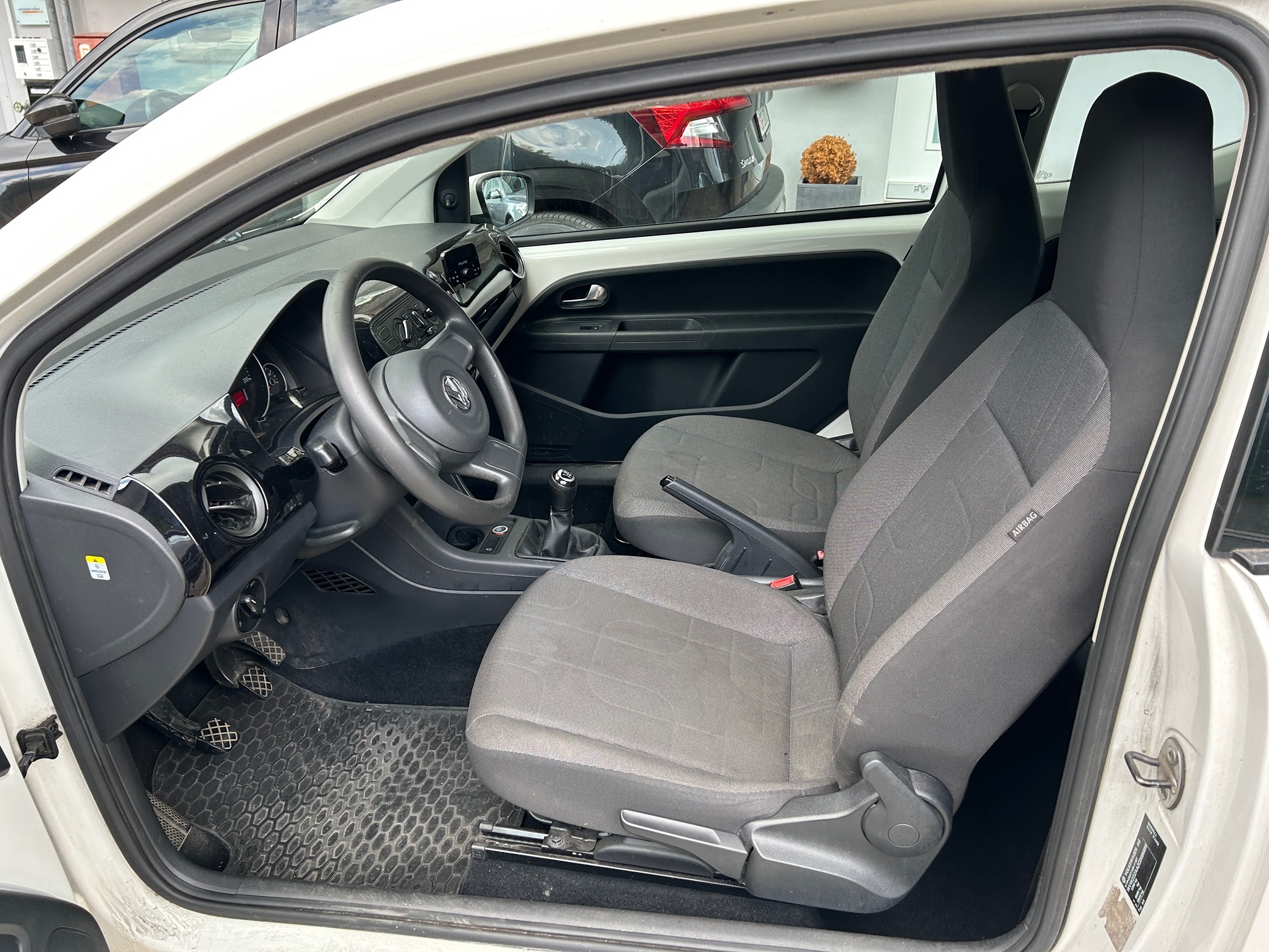 VW UP 1.0 MPI 44kW — zdjęcie 11