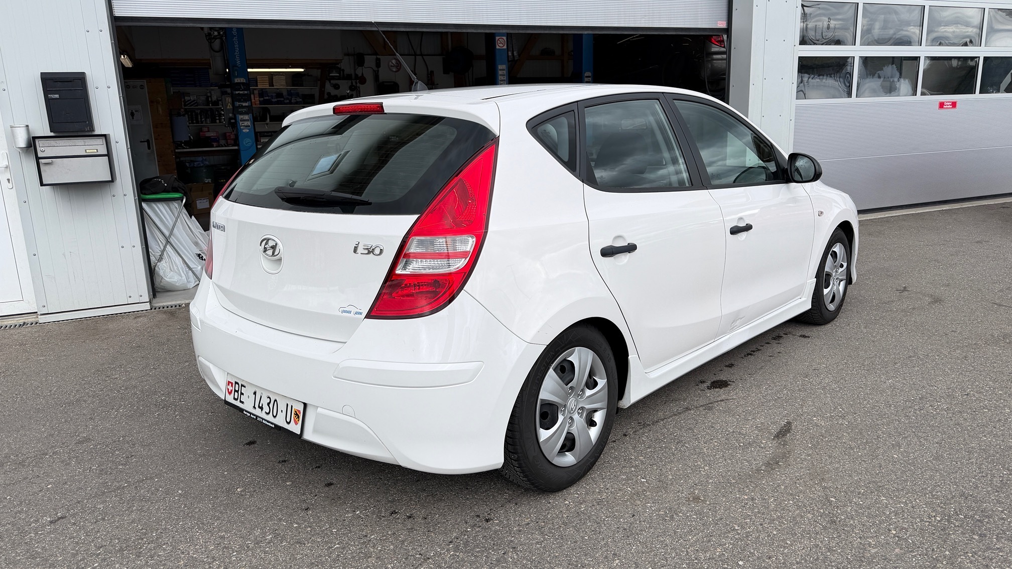HYUNDAI i30 1.4 — zdjęcie 3