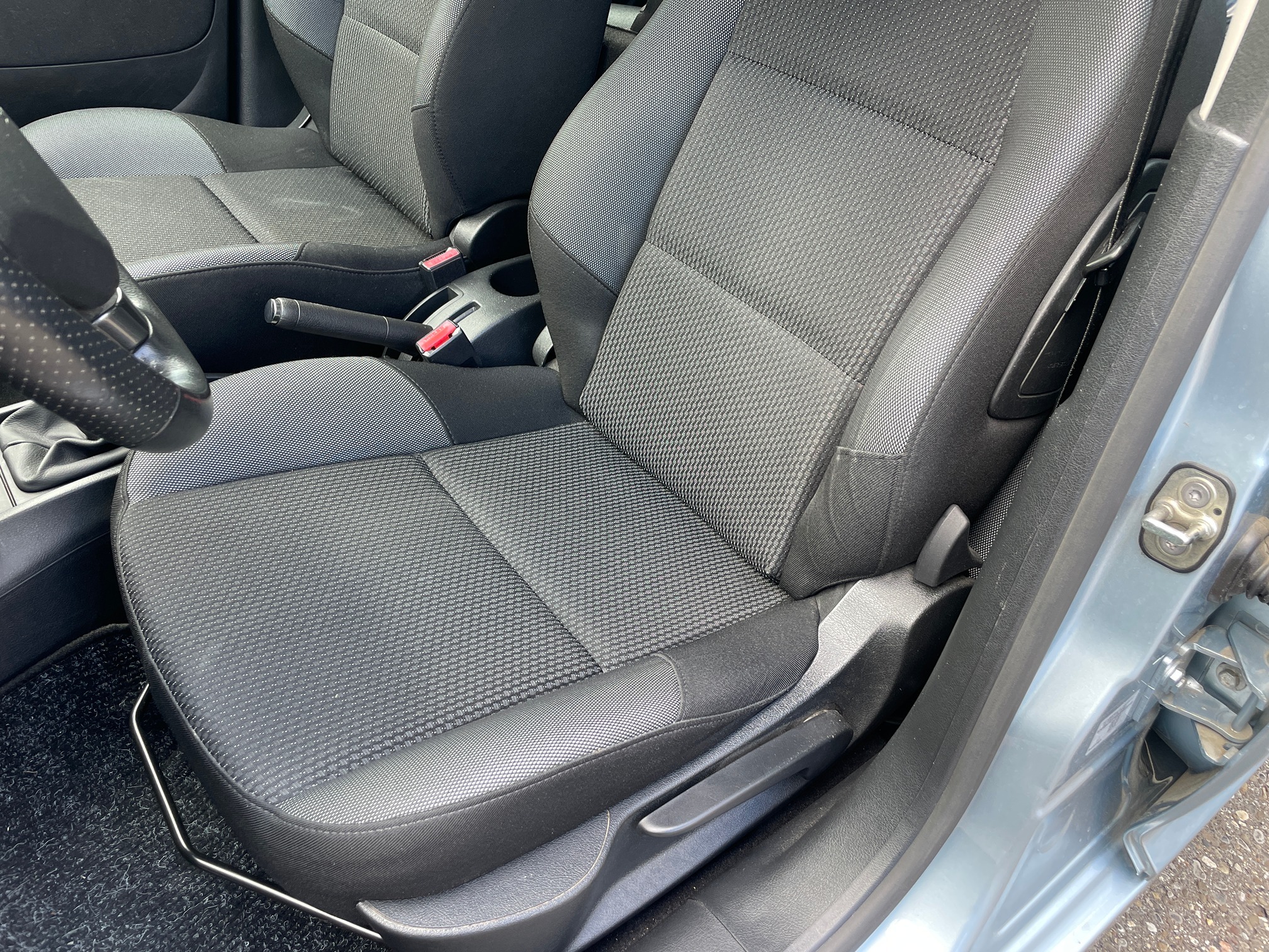 PEUGEOT 207 1.4i 16V — zdjęcie 13