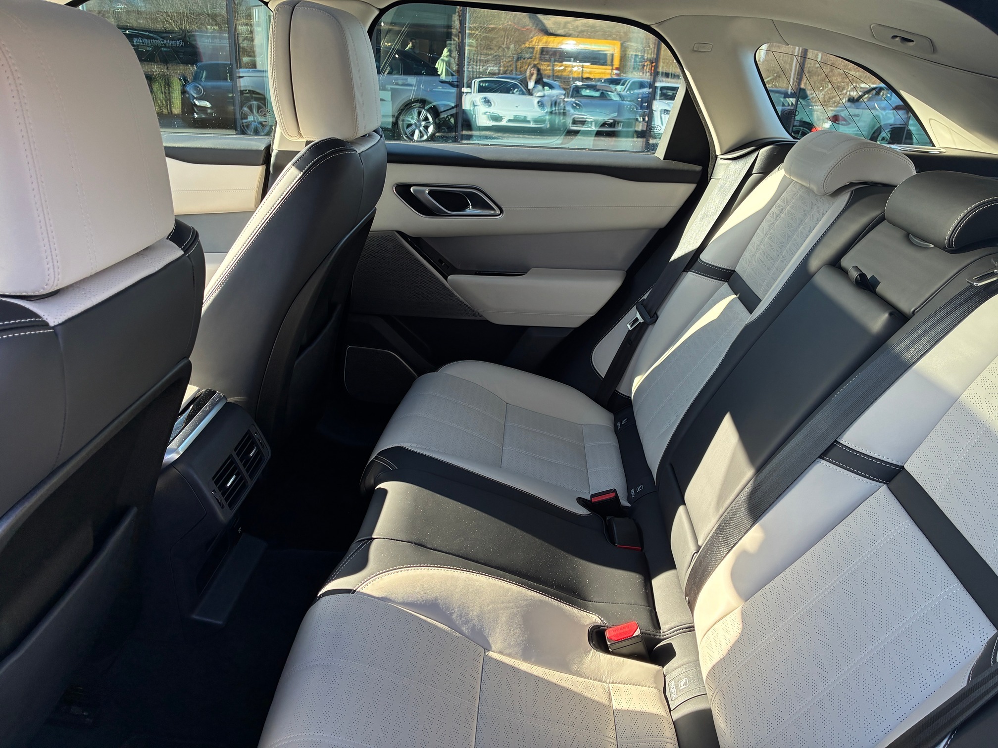 LAND ROVER RR Velar P300 R-Dynamic HSE — zdjęcie 12