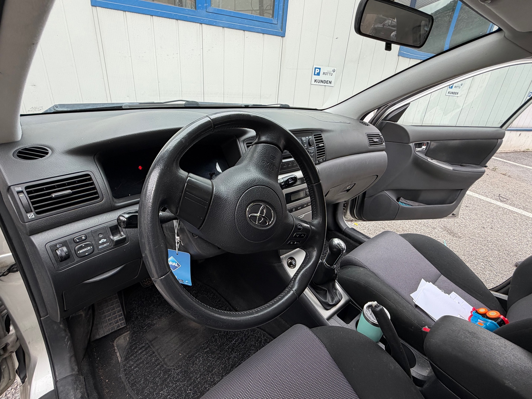 TOYOTA Corolla 1.6 — zdjęcie 9