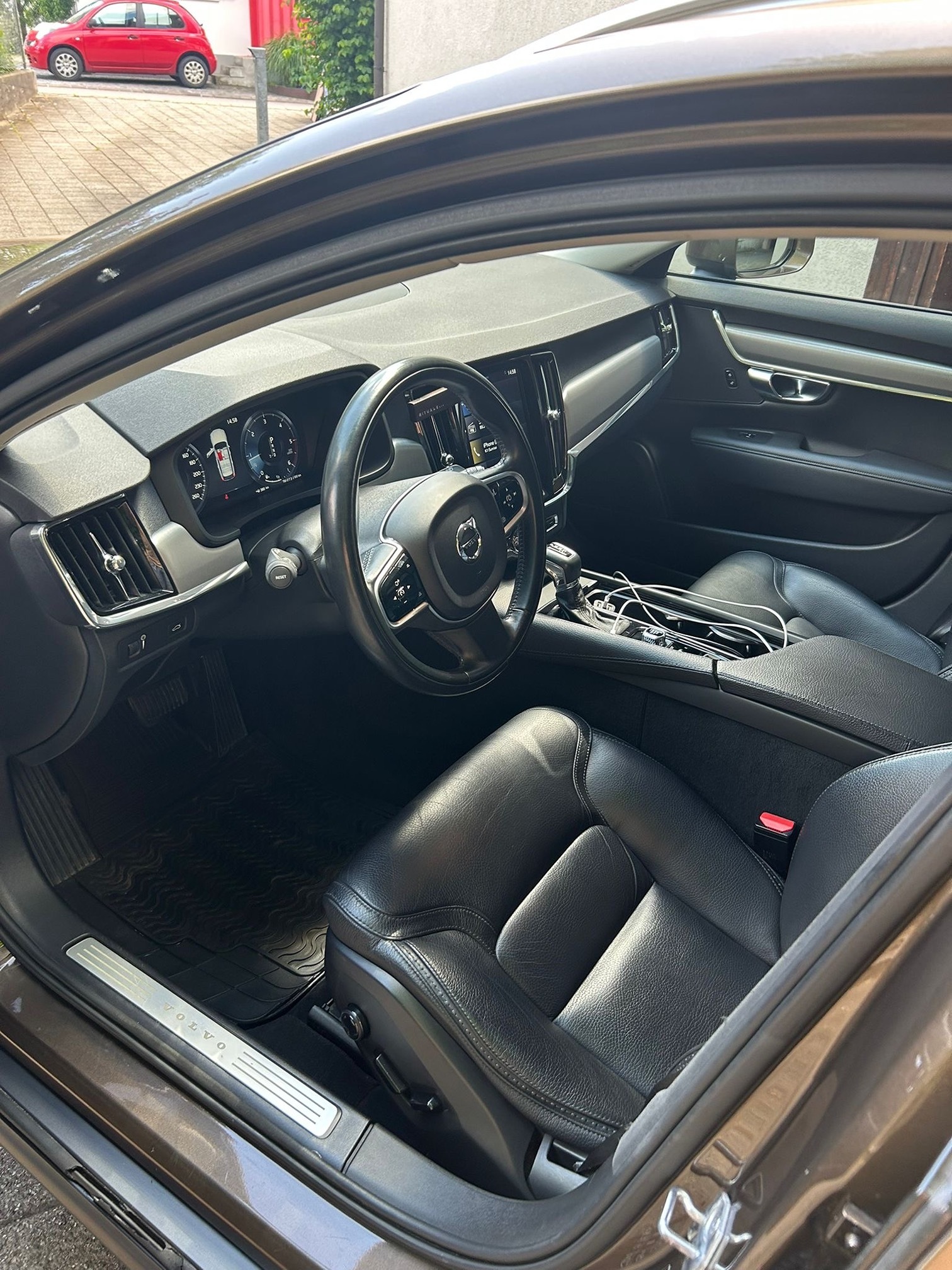 VOLVO V90 CC D4 AWD — zdjęcie 4