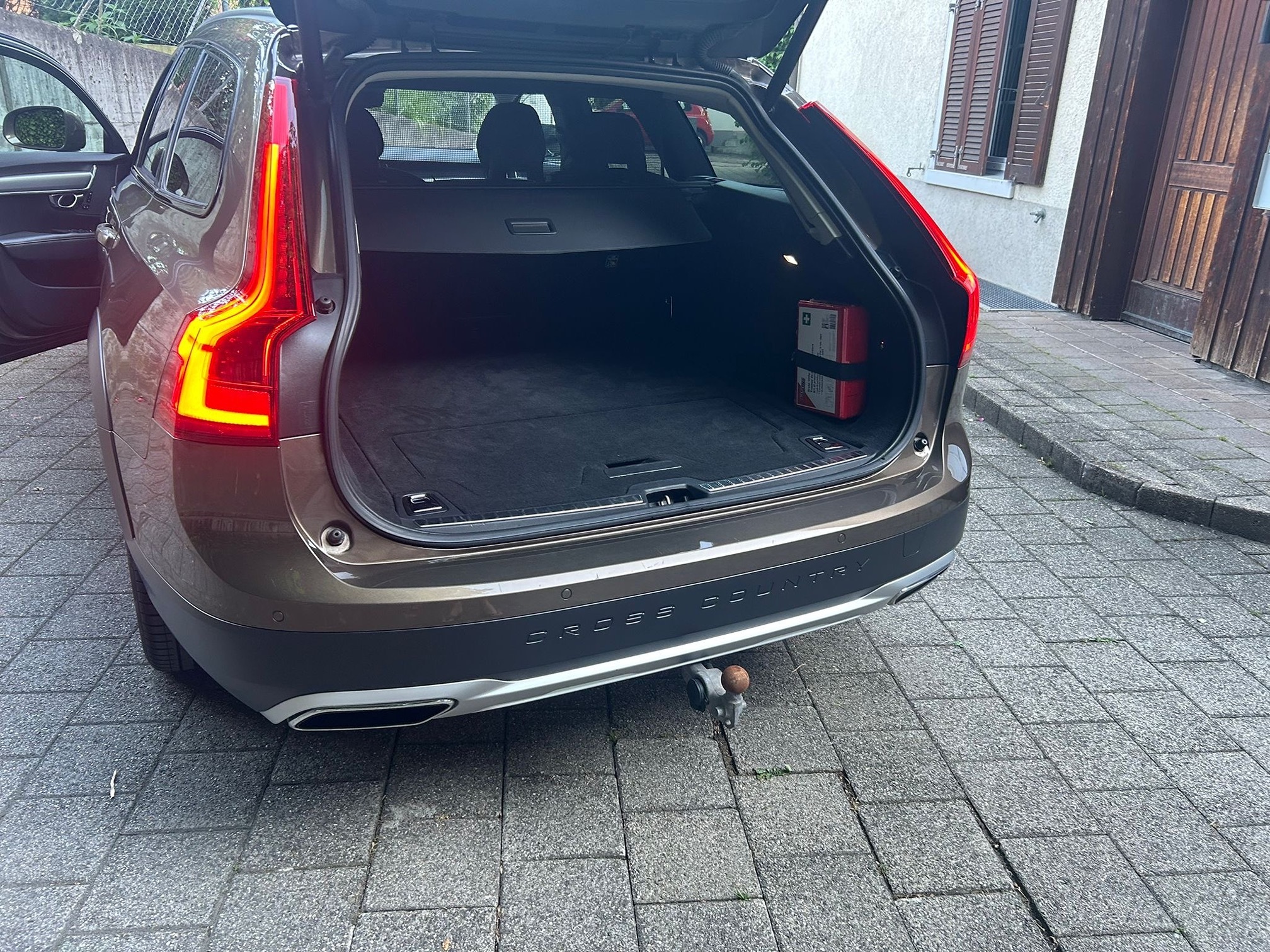 VOLVO V90 CC D4 AWD — zdjęcie 9