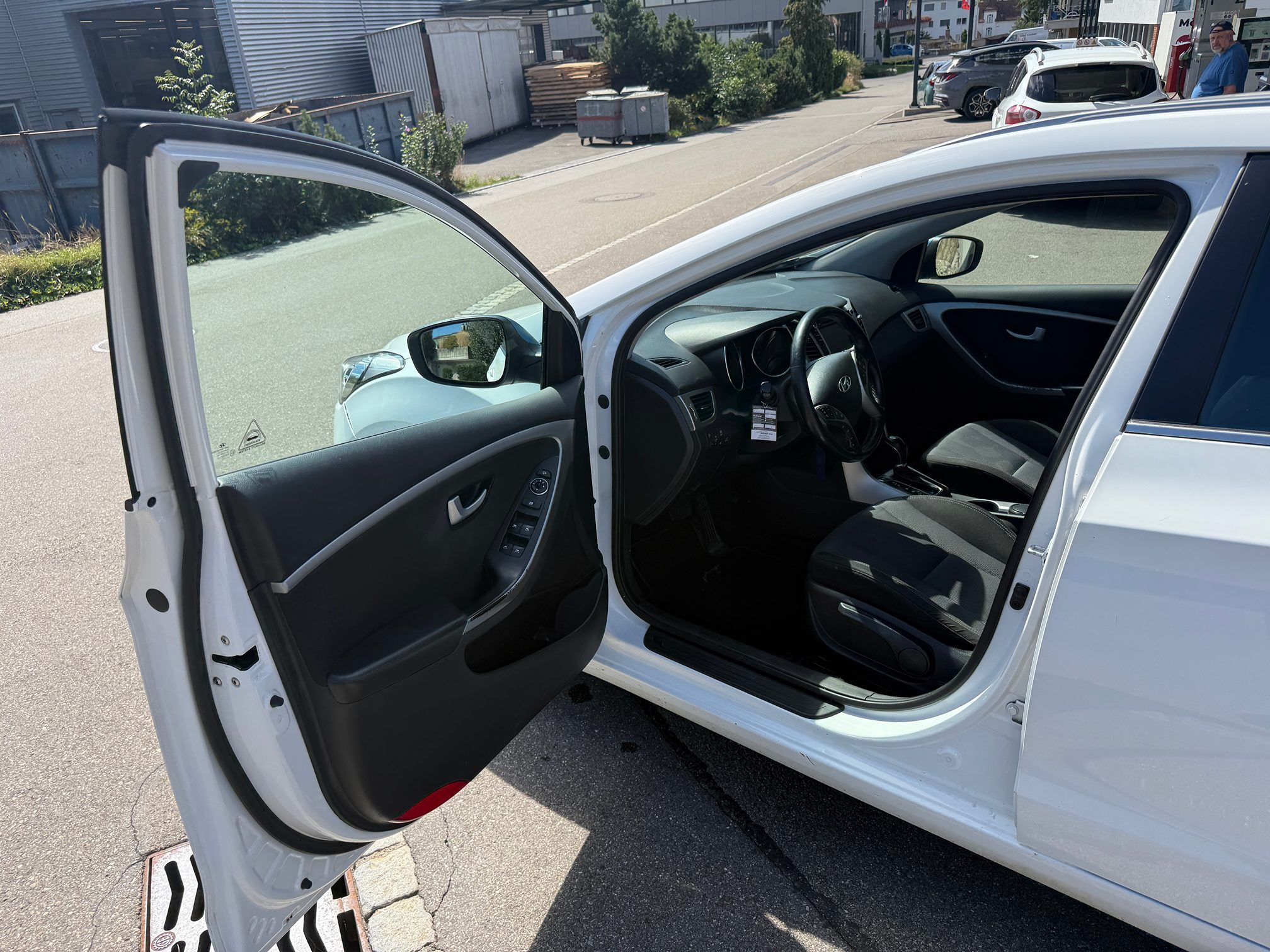 HYUNDAI i30 1.6 CRDI ISG — zdjęcie 9