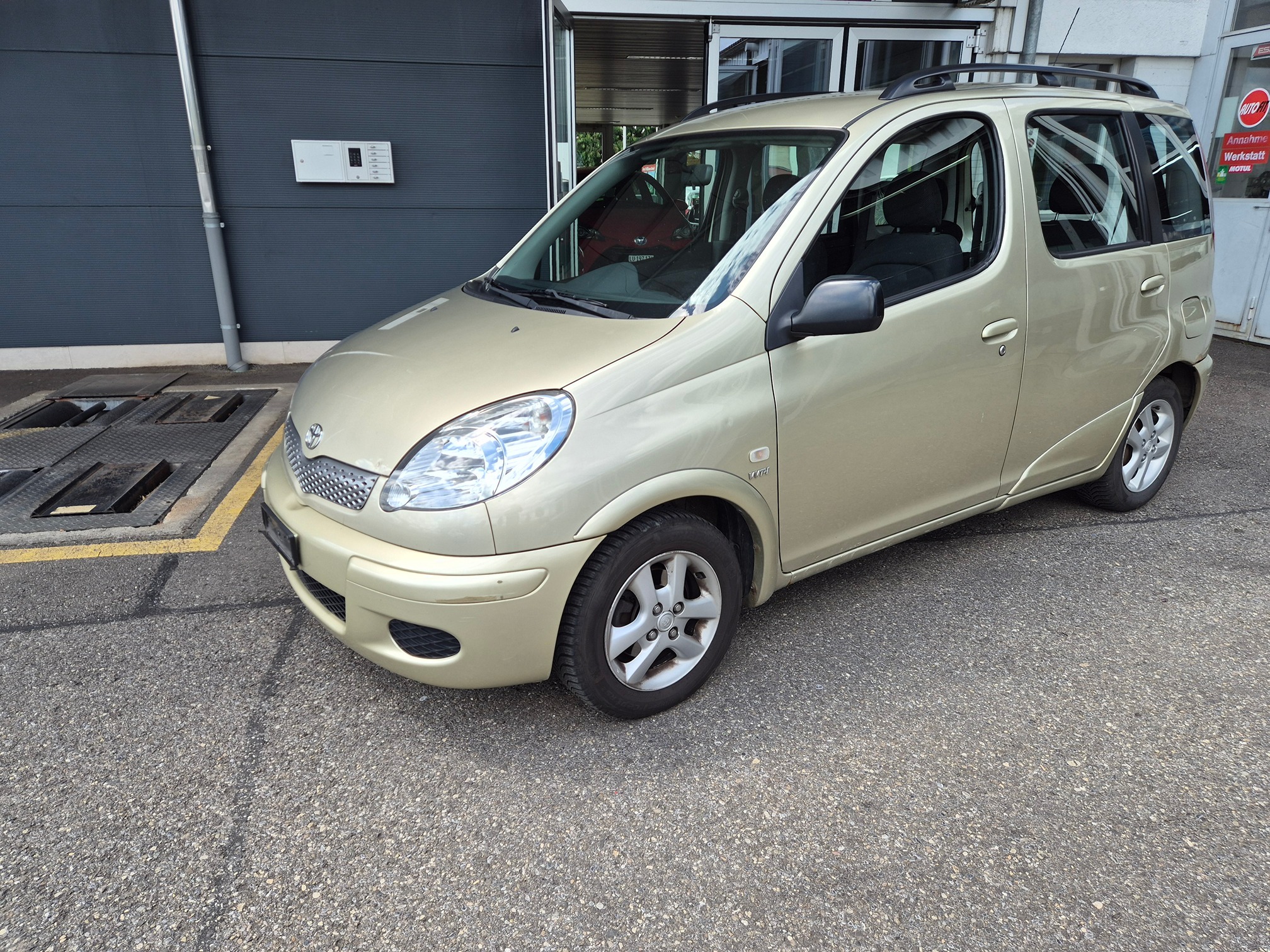 TOYOTA Yaris Verso 1.5 — zdjęcie 8