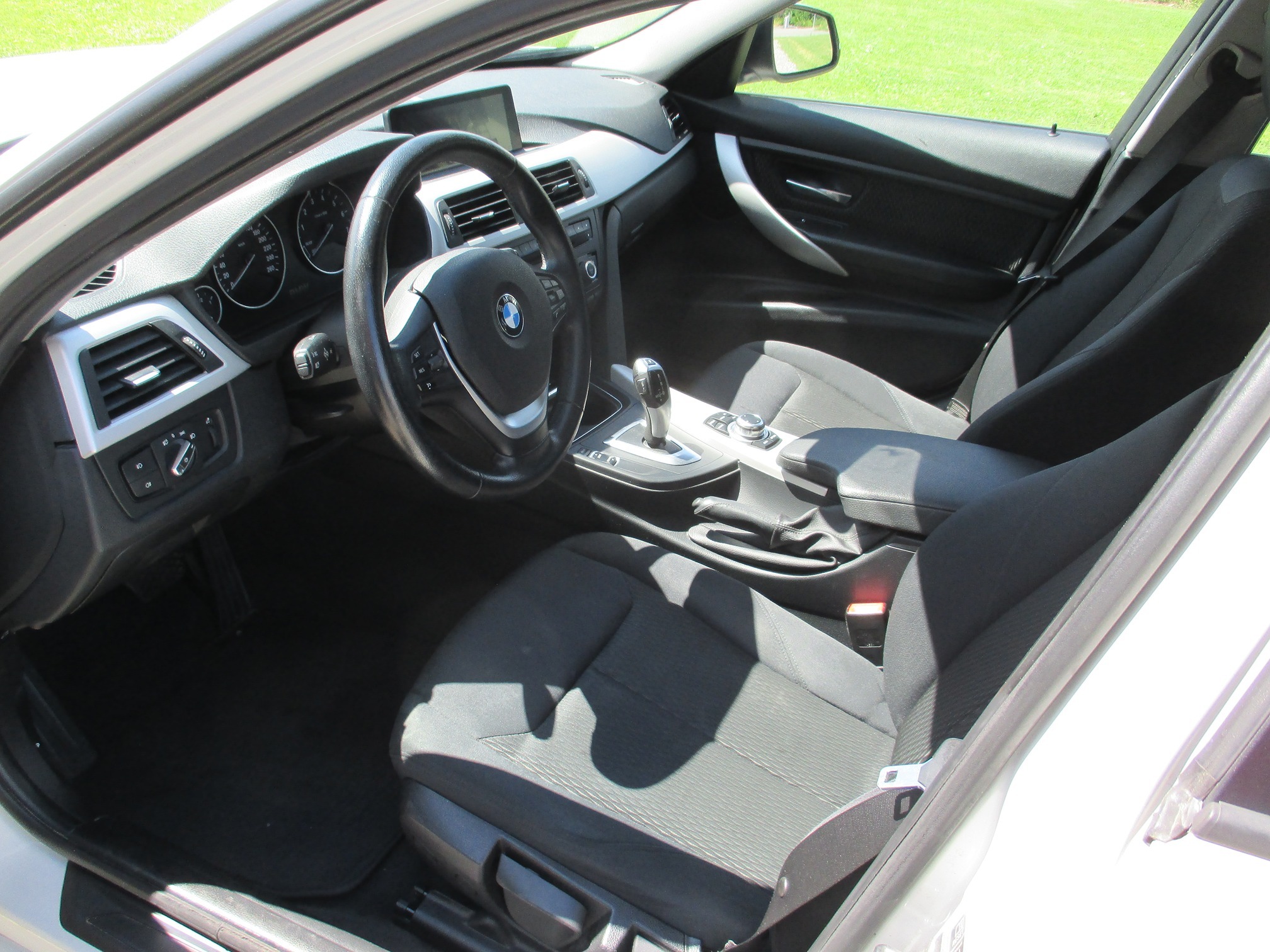 BMW 320i — zdjęcie 8