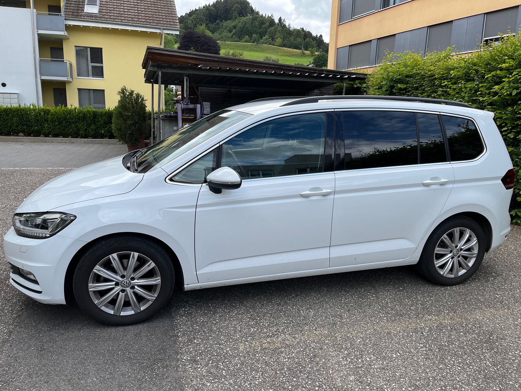 VW Touran 2.0 TDI Comfortline Automat — zdjęcie 2