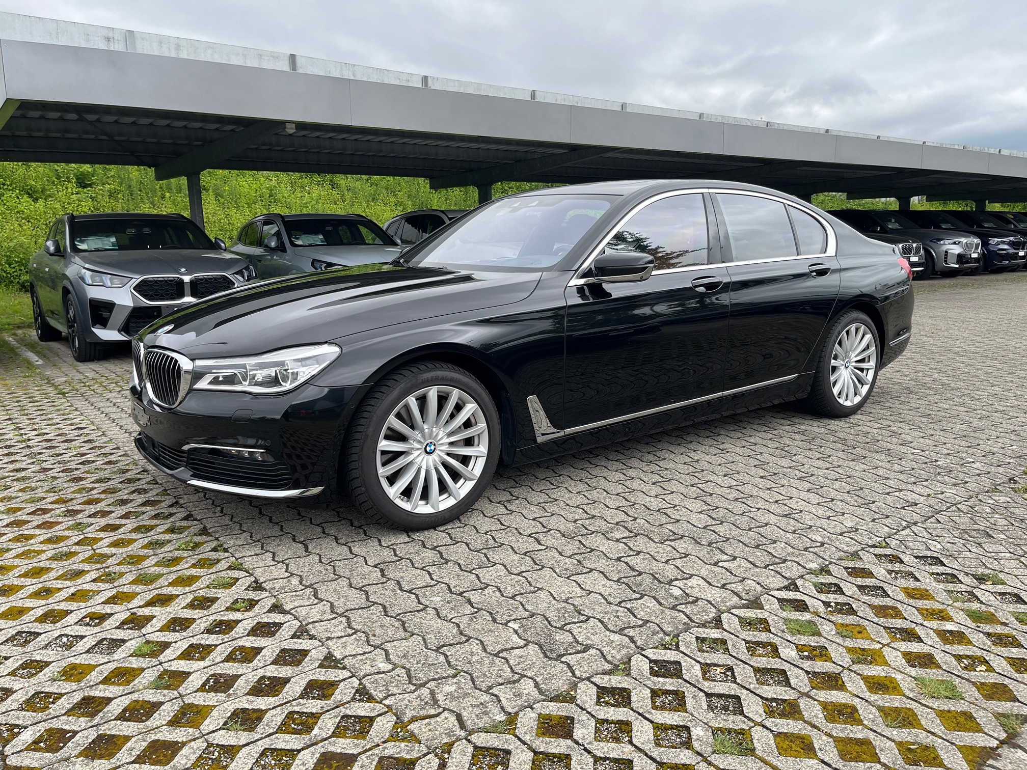 BMW 750i xDrive — zdjęcie 1