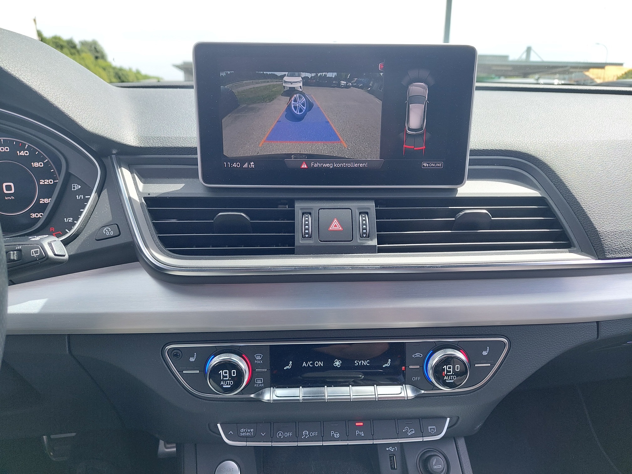 AUDI Q5 40 TDI quattro — zdjęcie 15