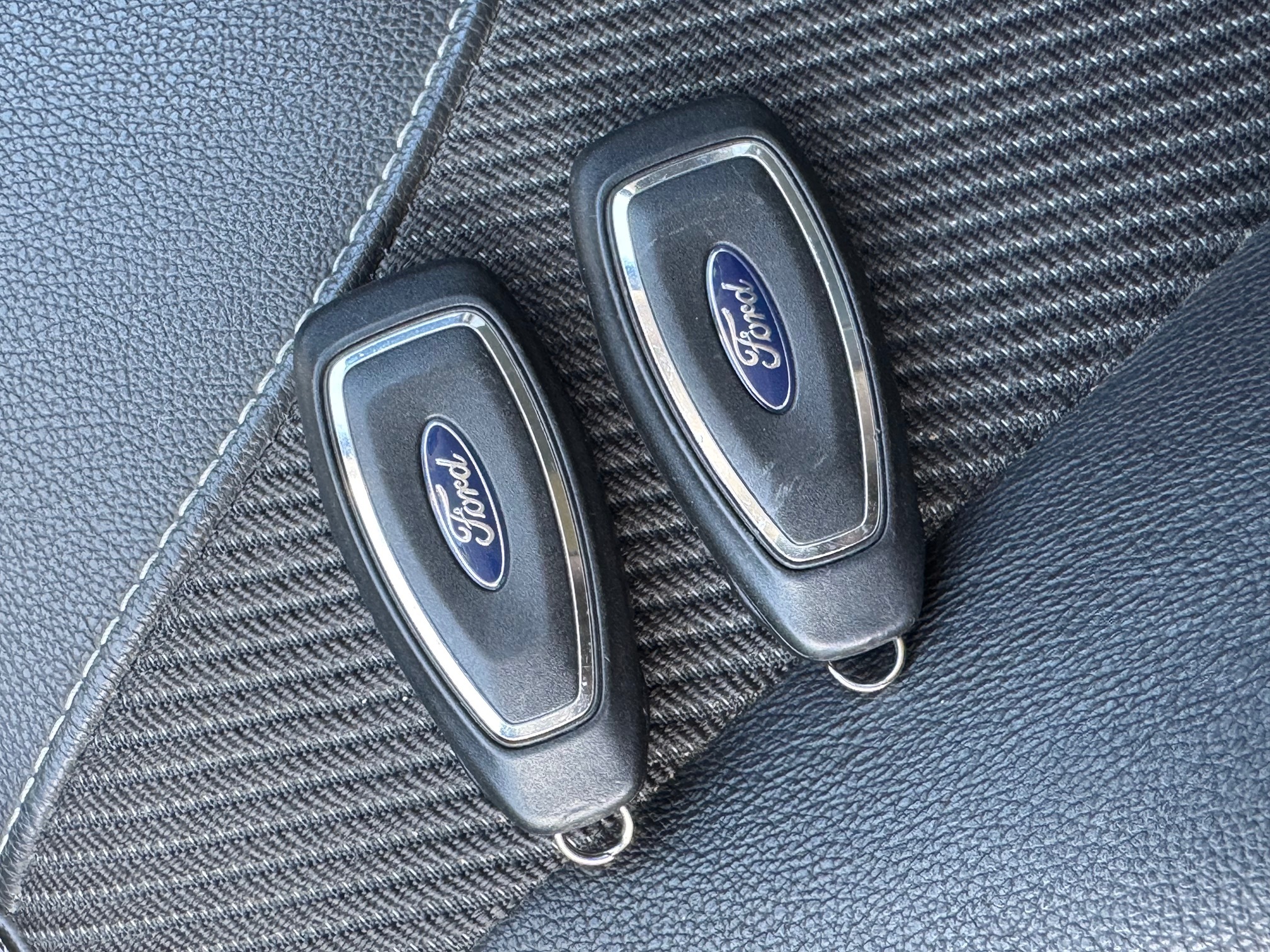 FORD Kuga 2.0 TDCi 4x4 — zdjęcie 15