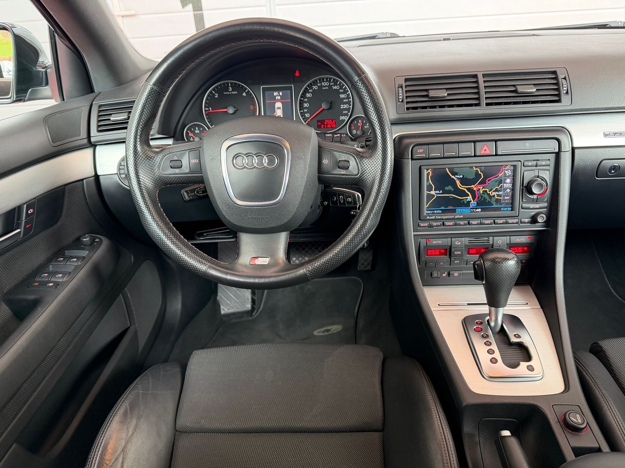 AUDI A4 Av. 3.0TDI qu. — zdjęcie 10