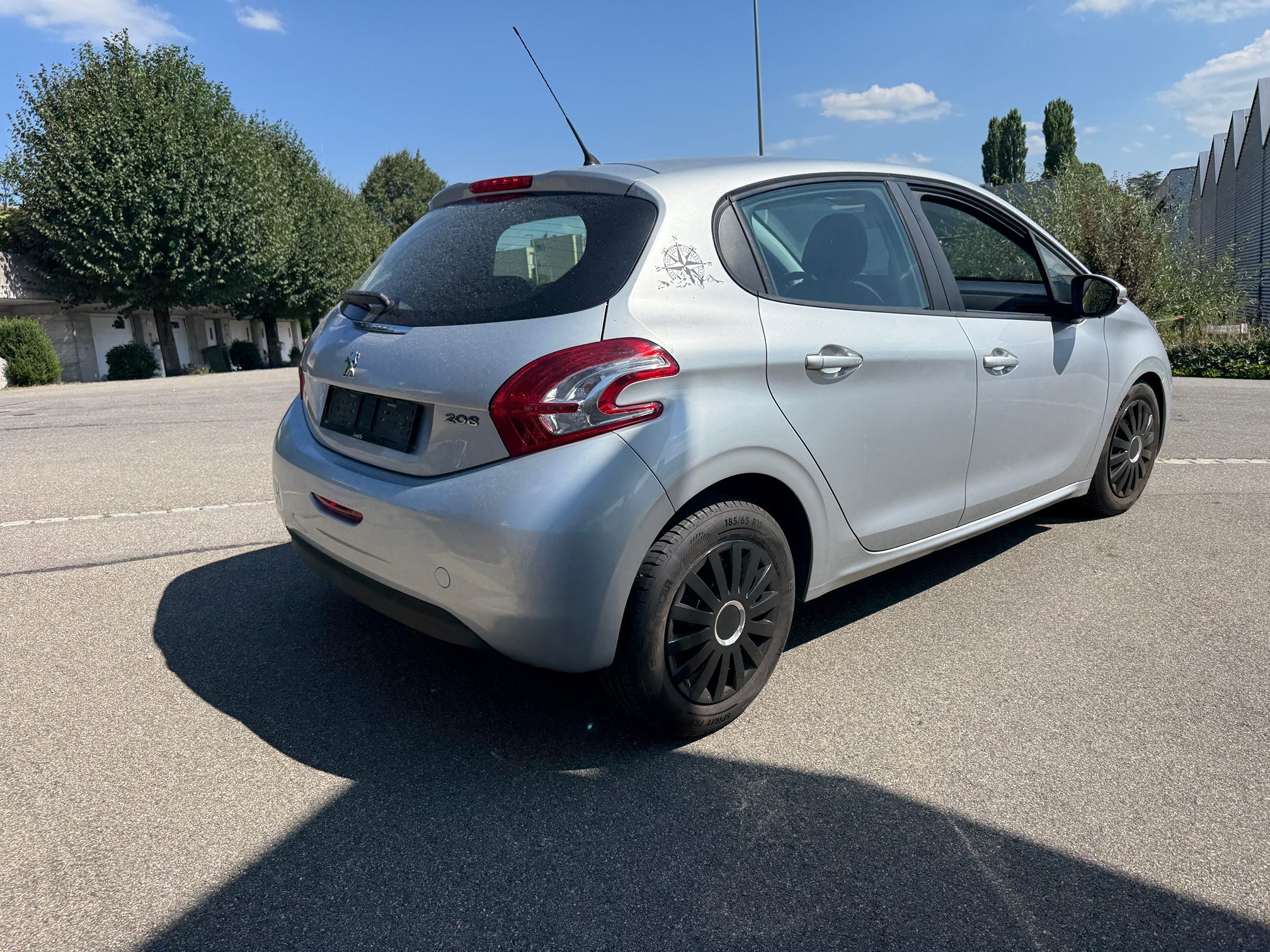 PEUGEOT 208 1.4 — zdjęcie 8