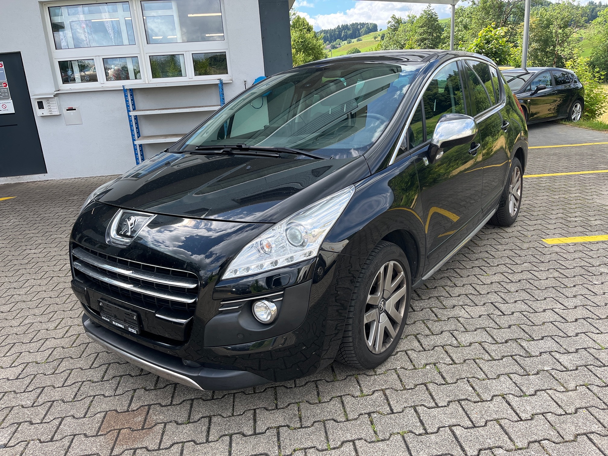 PEUGEOT 3008 HYbrid4 — zdjęcie 3