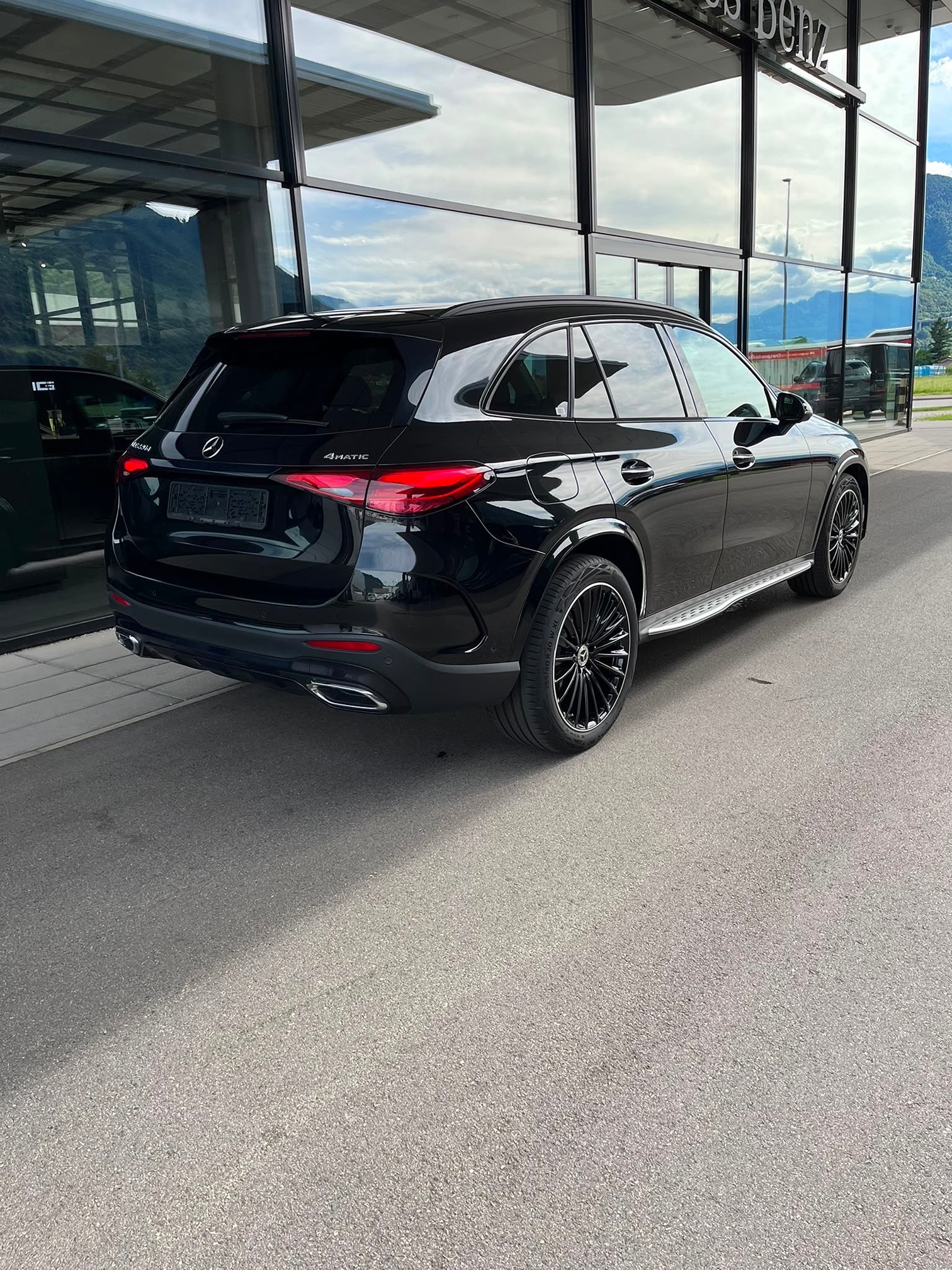 MERCEDES-BENZ GLC 220 d 4MATIC AMG LINE — zdjęcie 3