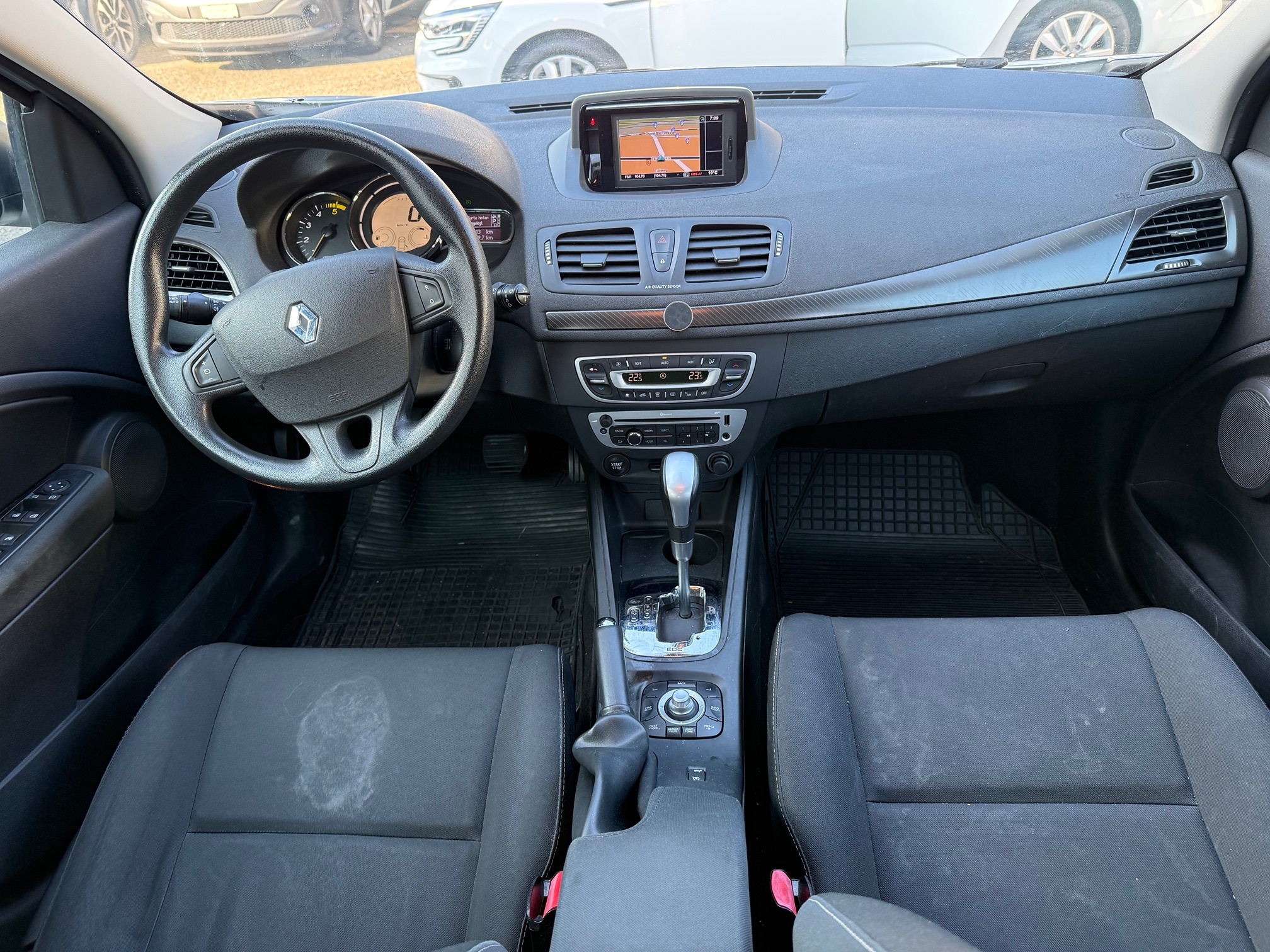 RENAULT Megane dCi110 EDC — zdjęcie 9