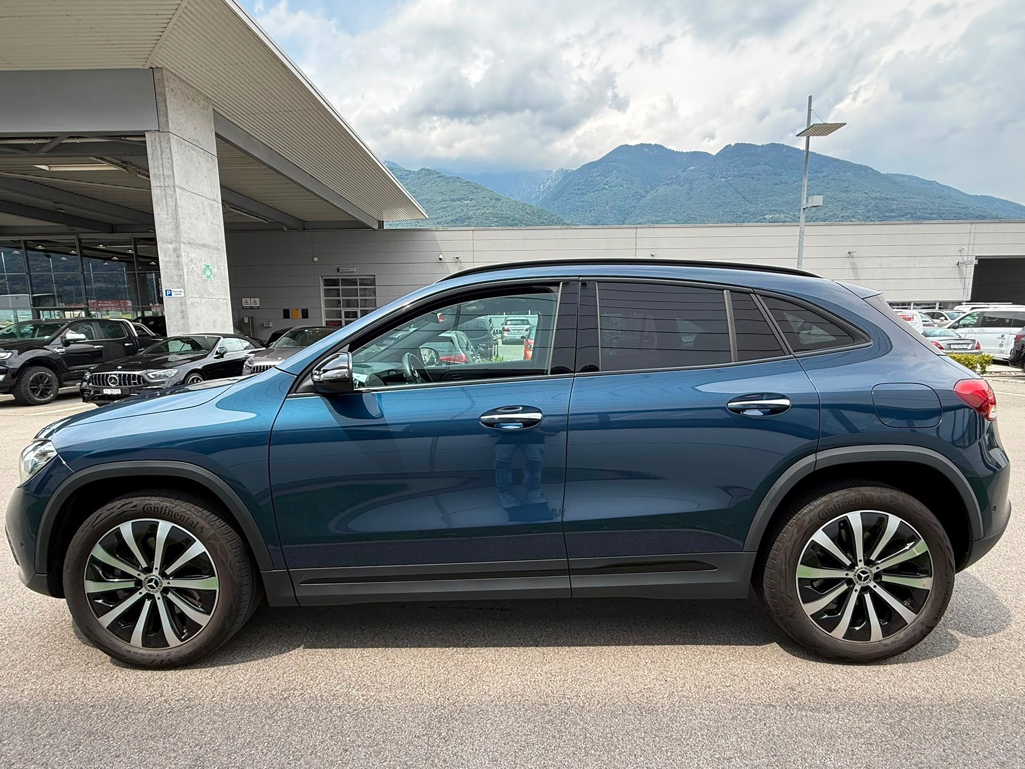 MERCEDES-BENZ GLA 250 4MATIC Progressive Line — zdjęcie 1