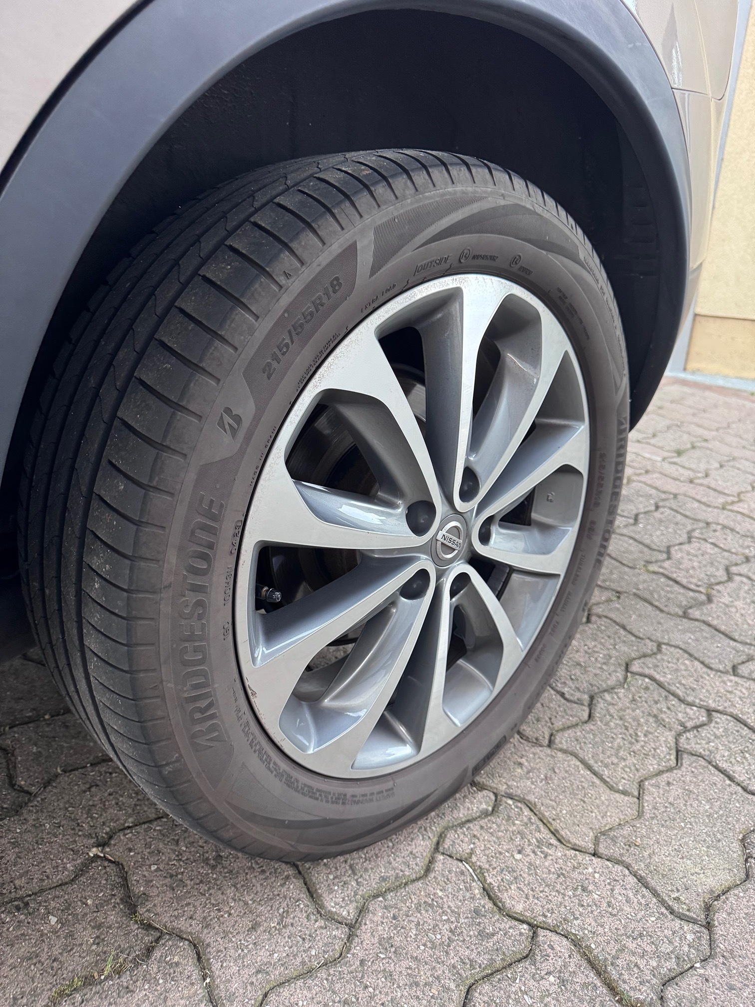 NISSAN Qashqai+2 4x4 — zdjęcie 10