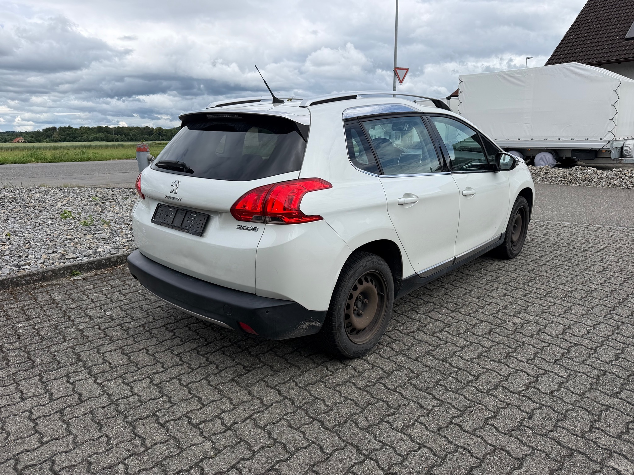 PEUGEOT 2008 1.6i — zdjęcie 3